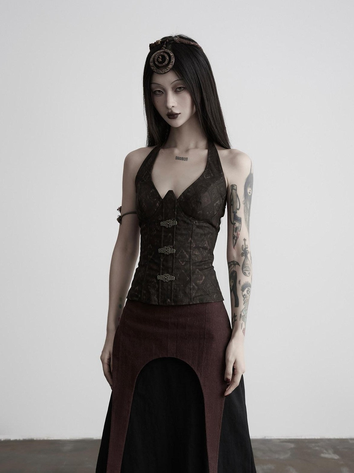 INDULGE European Court 3d Cut Tie Halter V-neck Women&