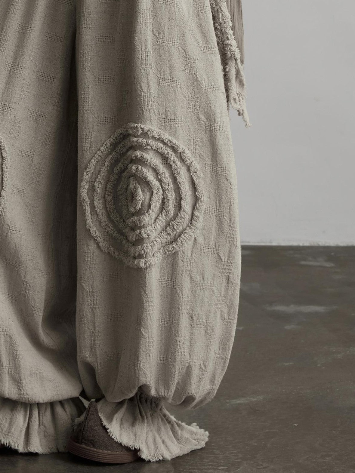 INDULGE Geometric 3d Cut Spiral Trim Drawstring Women&