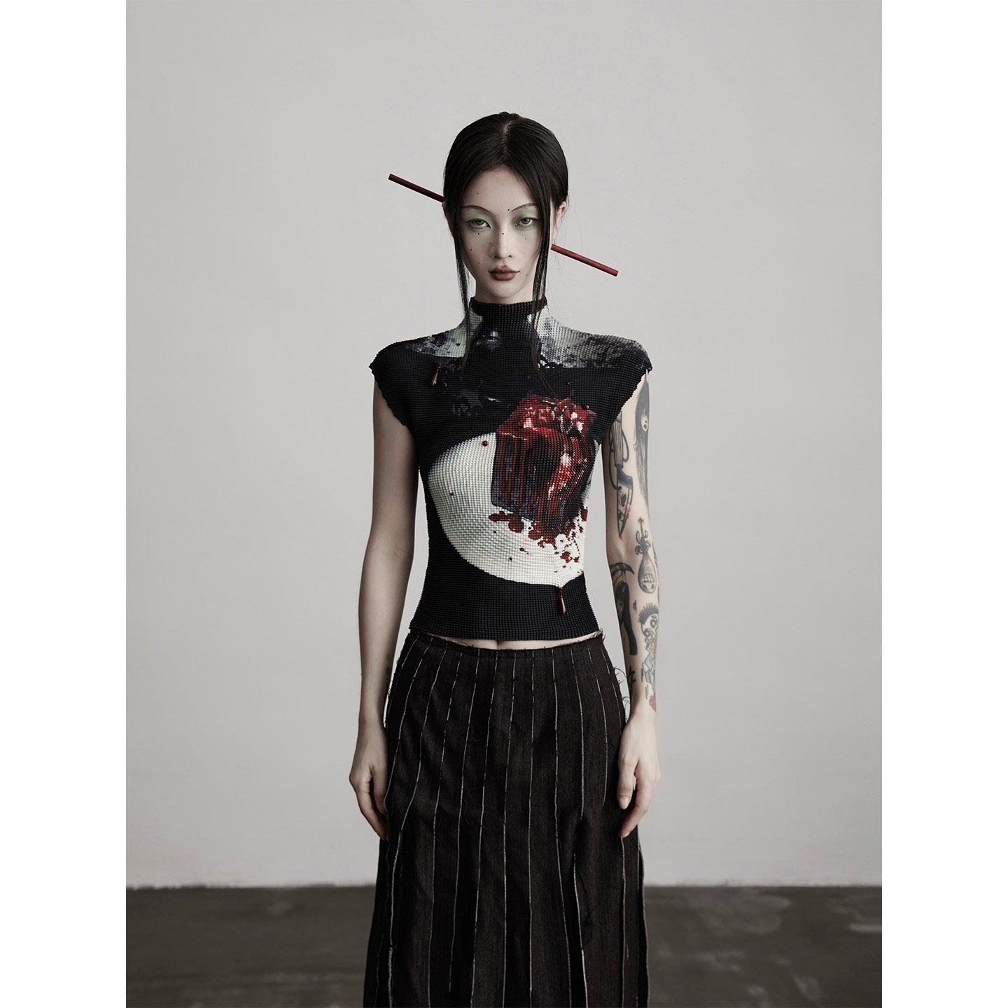INDULGE_Pleated_Painted_Vintage_Standard_Womens_Polyester_Black_Short_Sleeve_T-Shirts_MISSTT