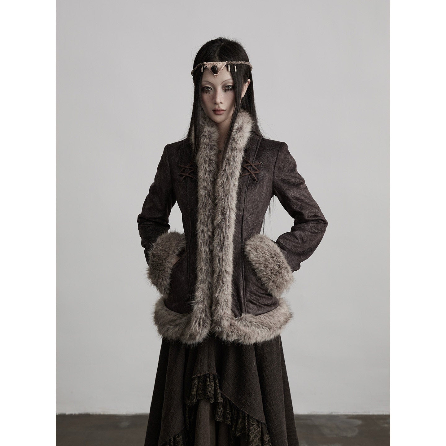 INDULGE Vestes courtes pour femmes en polyester épais et chaud, avec col en fourrure élégant et poches latérales.