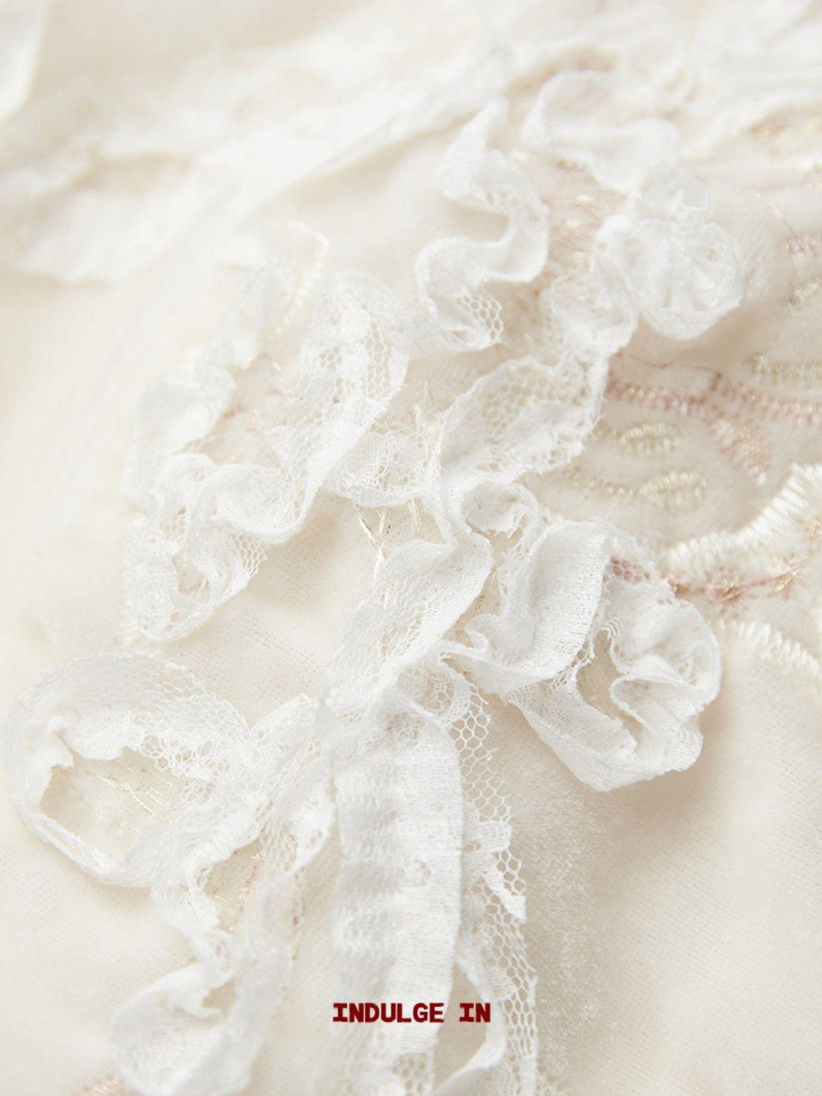 INDULGE White Lace Embroidered Velvet Floral Slim Fit Women&
