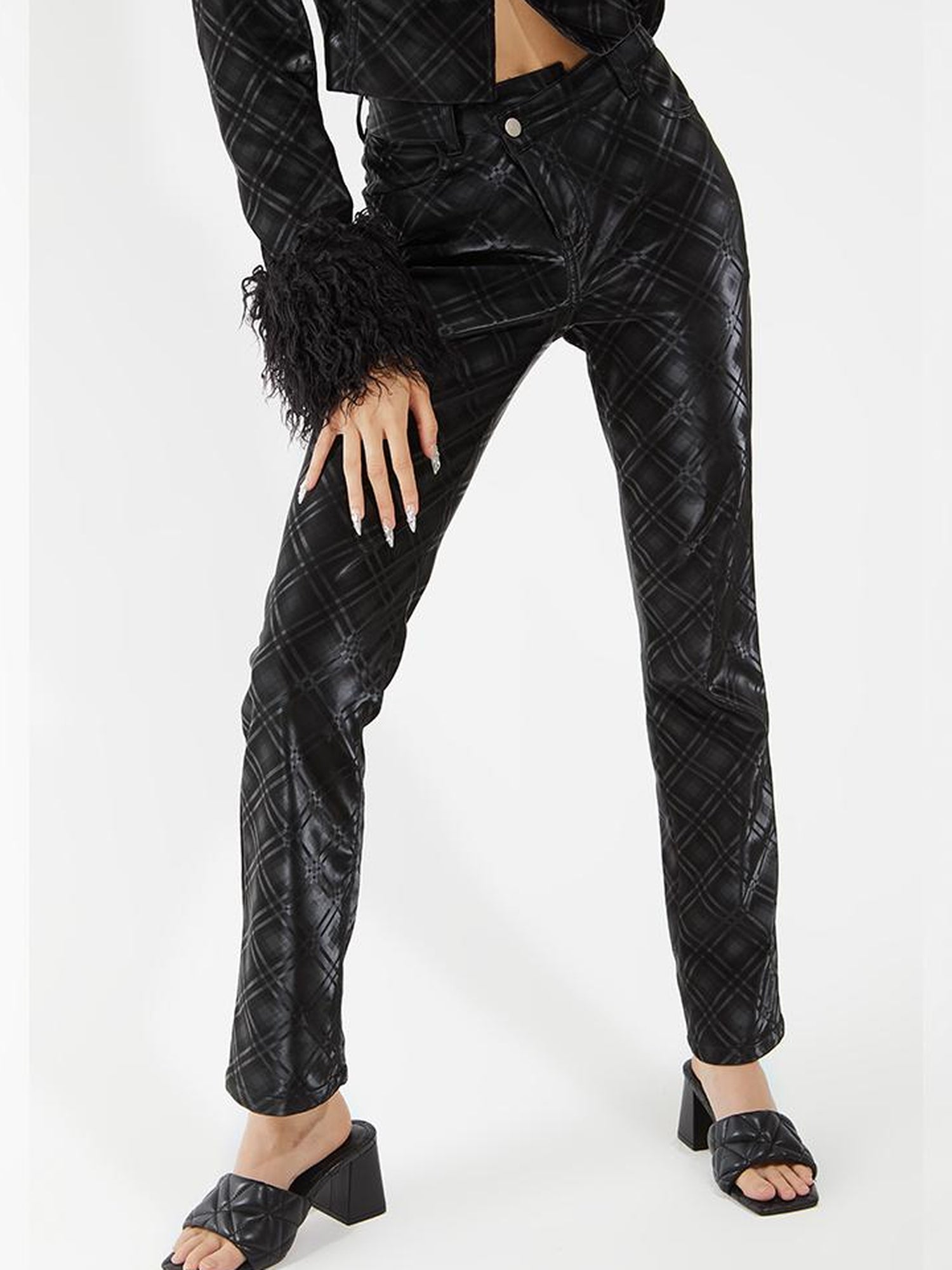 JYOSEI Black Grid Leather Set With Detachable Collar