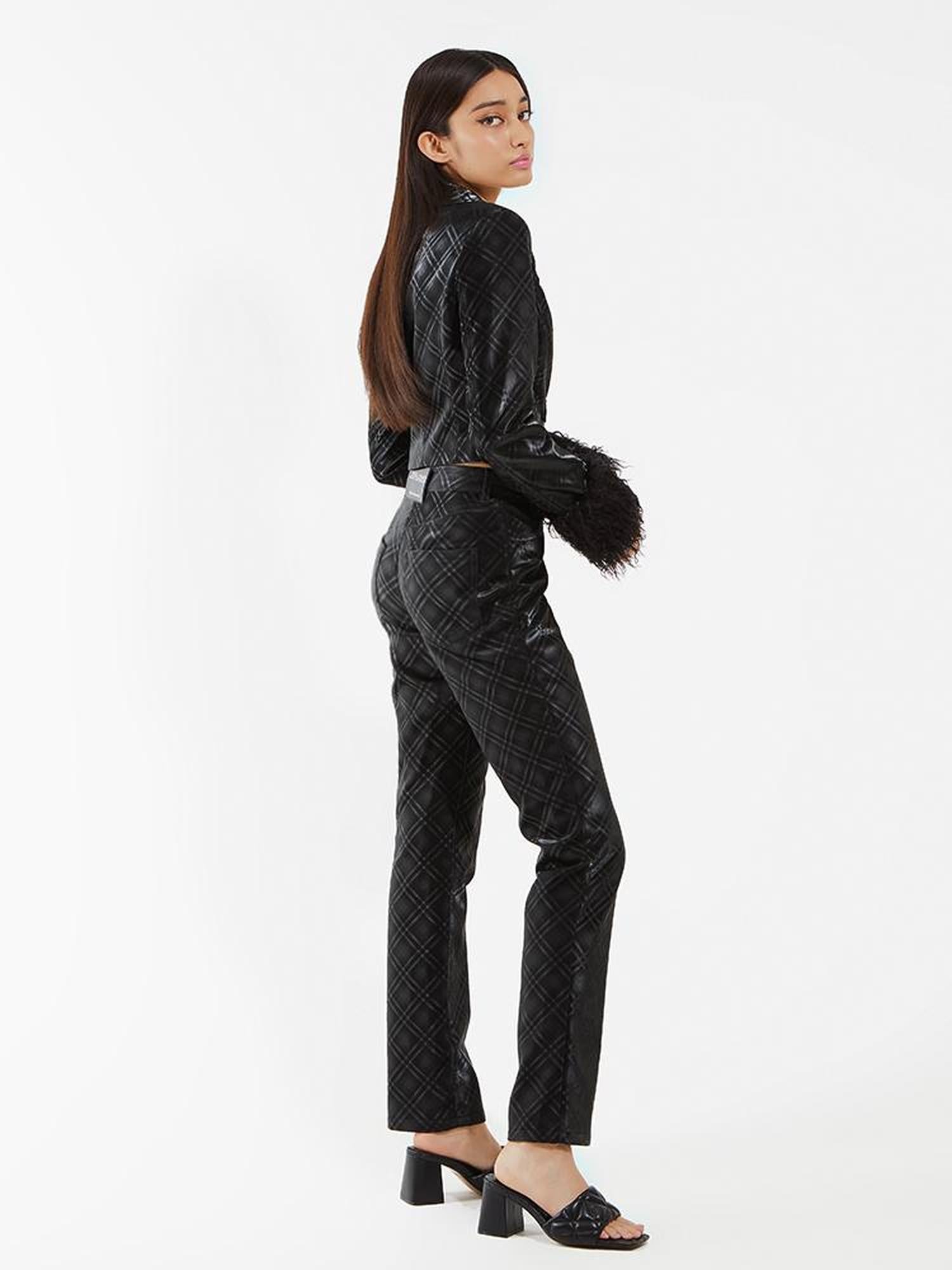 JYOSEI Black Grid Leather Set With Detachable Collar