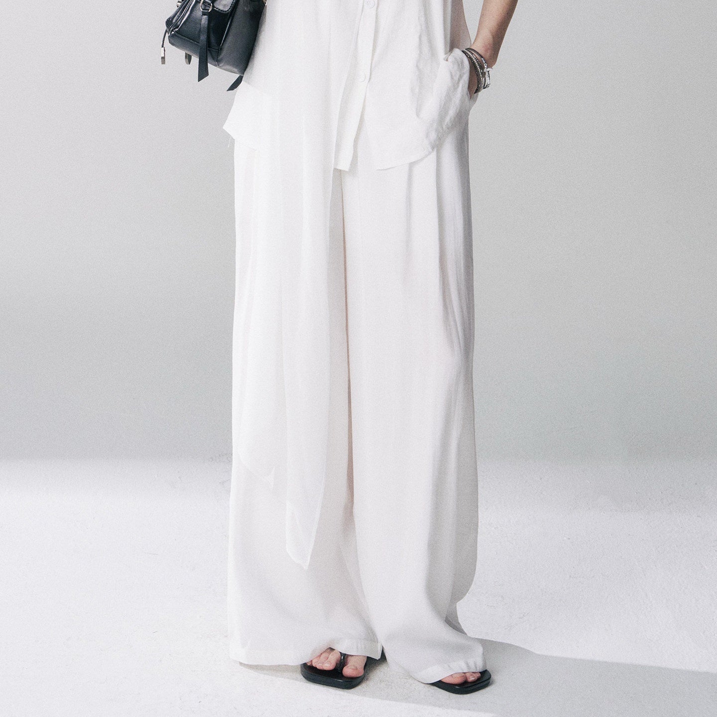 LADYGHOST_Black_Sleeveless_Relaxed_Fit_Korean_Women&