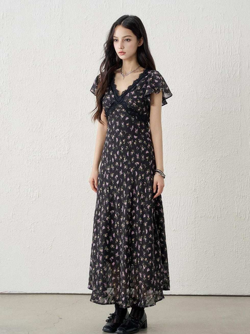LADYGHOST Ethereal French Black V-neck Floral Women&