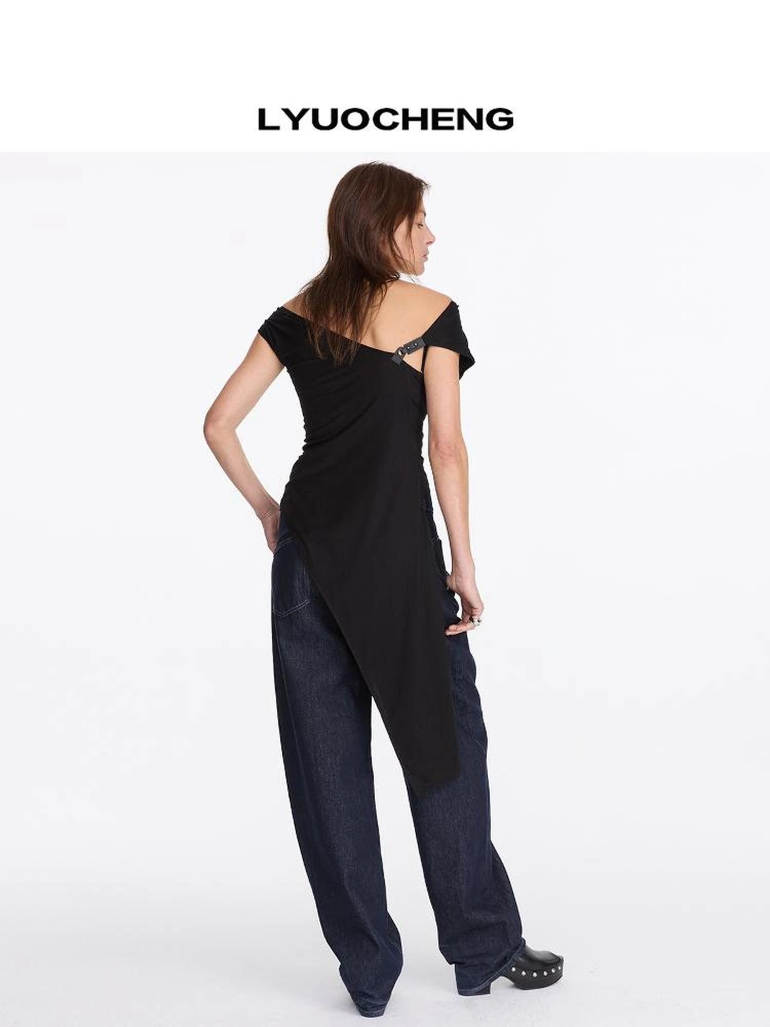 LYUOCHENG Asymmetric V-neck Sleeveless Top