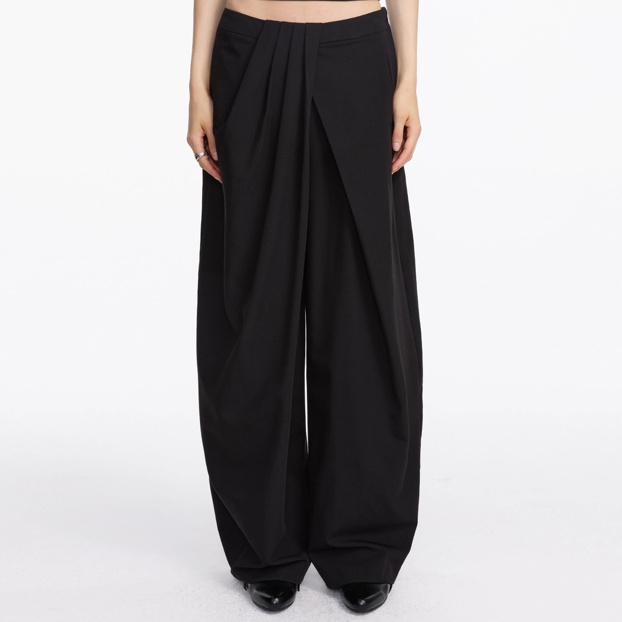 LYUOCHENG_Pleated_Wide_Leg_Trousers_With_Asymmetric_Waist_MISSTT