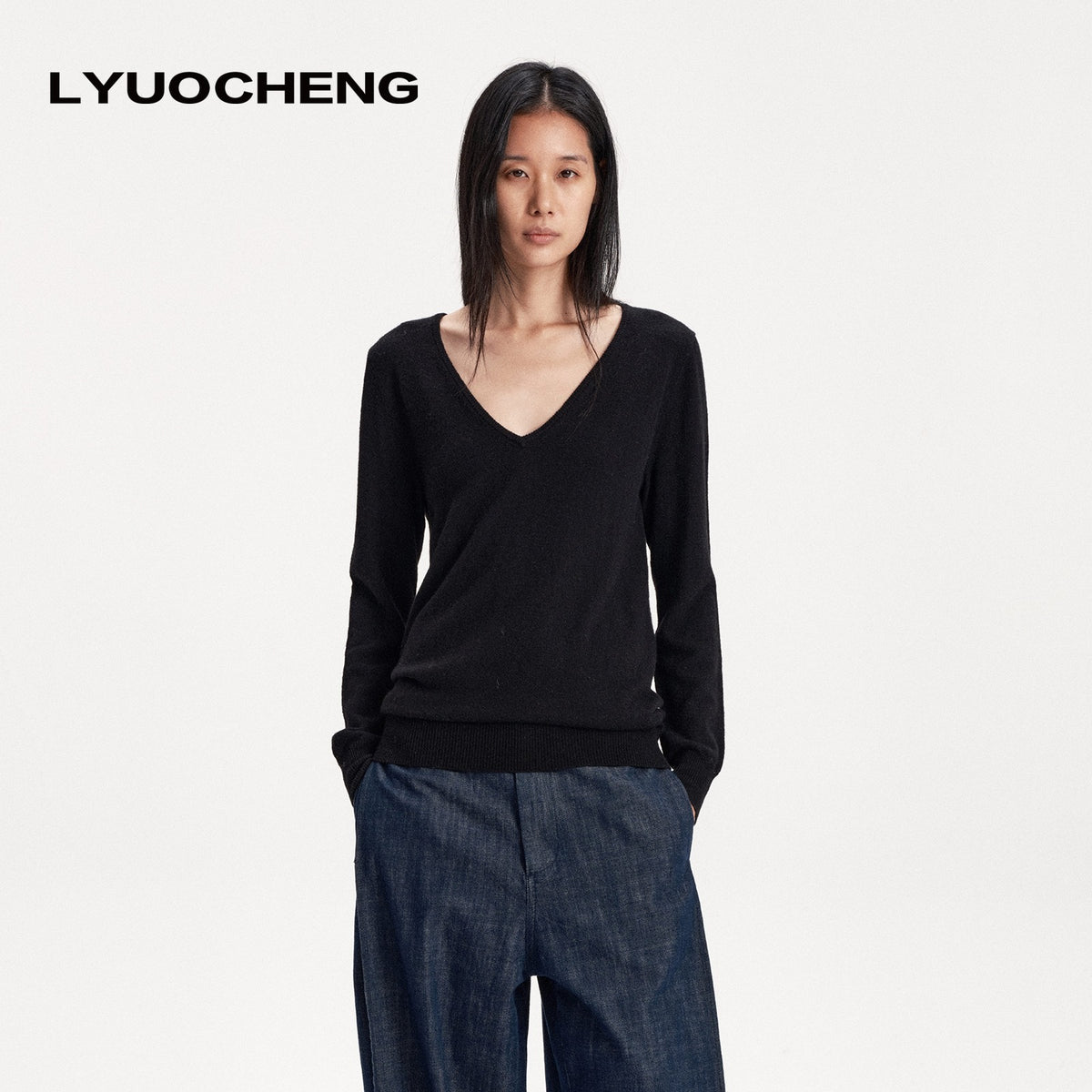 LYUOCHENG_Soft_Knit_Solid_V-neck_Women&
