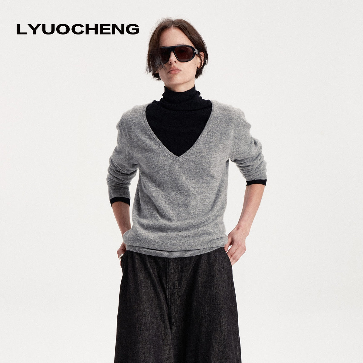 LYUOCHENG_Soft_Knit_Solid_V-neck_Women&