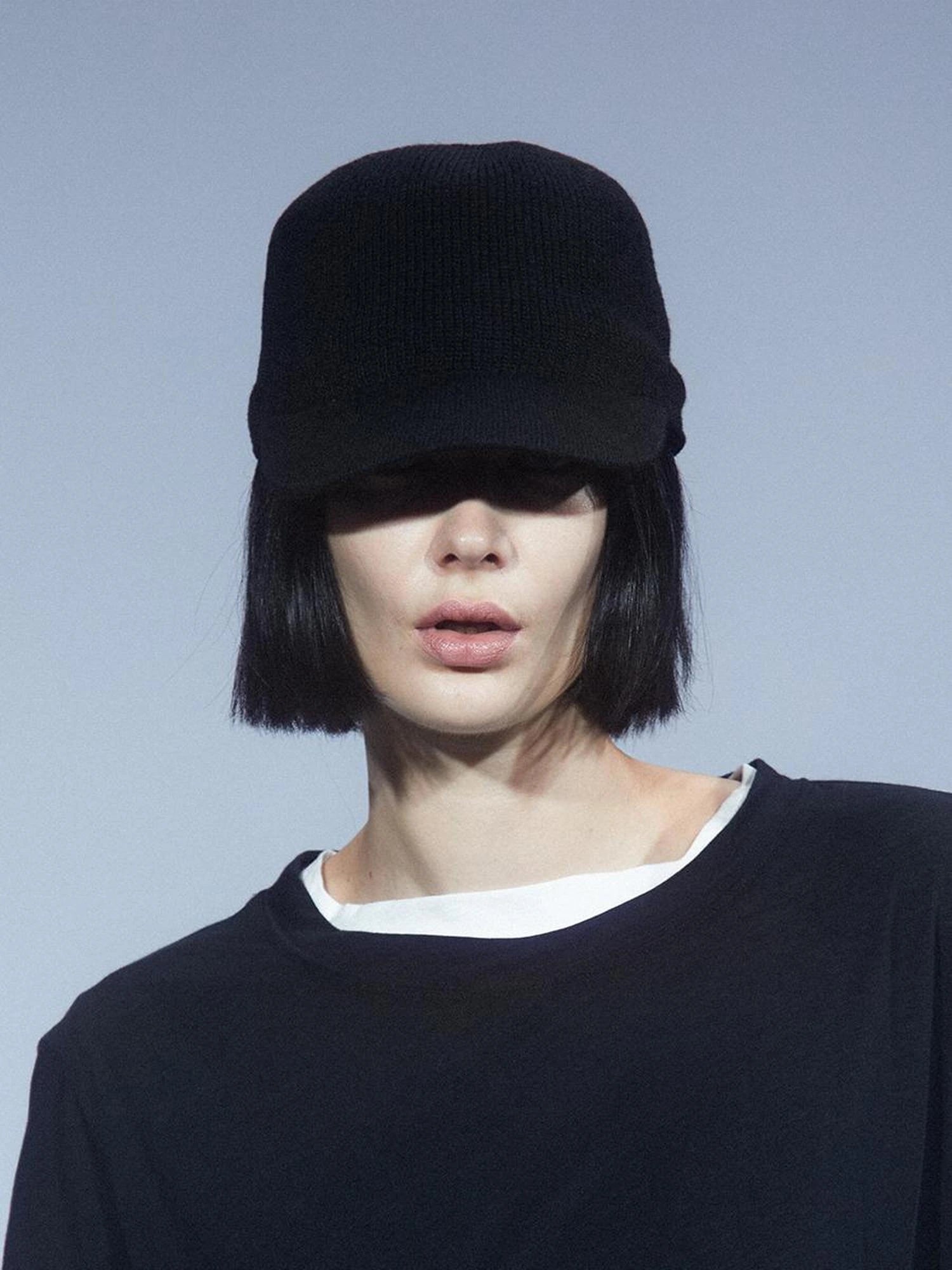 LYUOCHENG Vintage Black Knitted Short Brim Baseball Cap