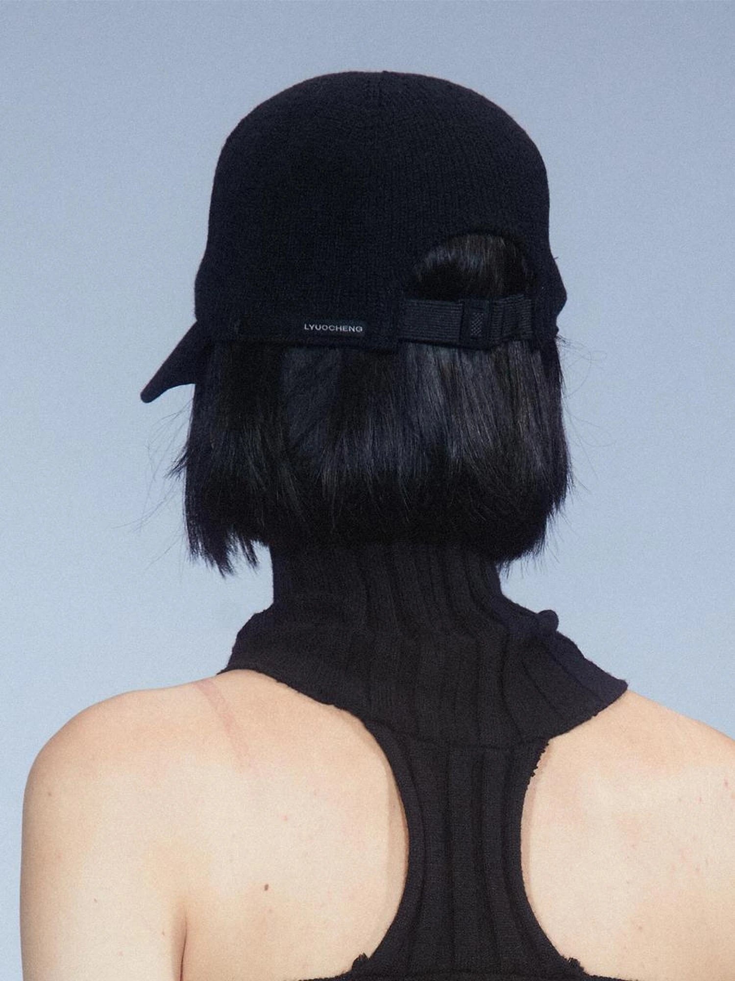 LYUOCHENG Vintage Black Knitted Short Brim Baseball Cap