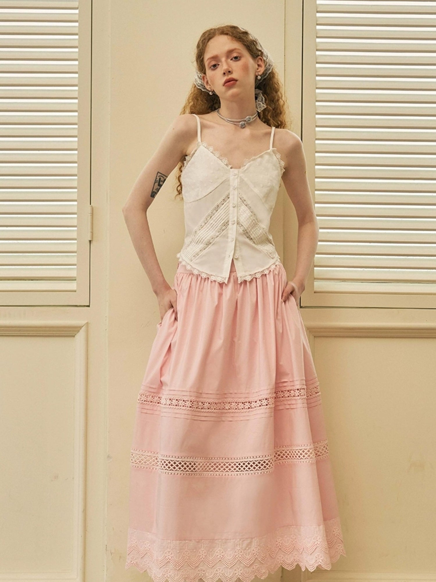 DIDDI MODA Lace Trimmed Cotton V Neck Cami Top