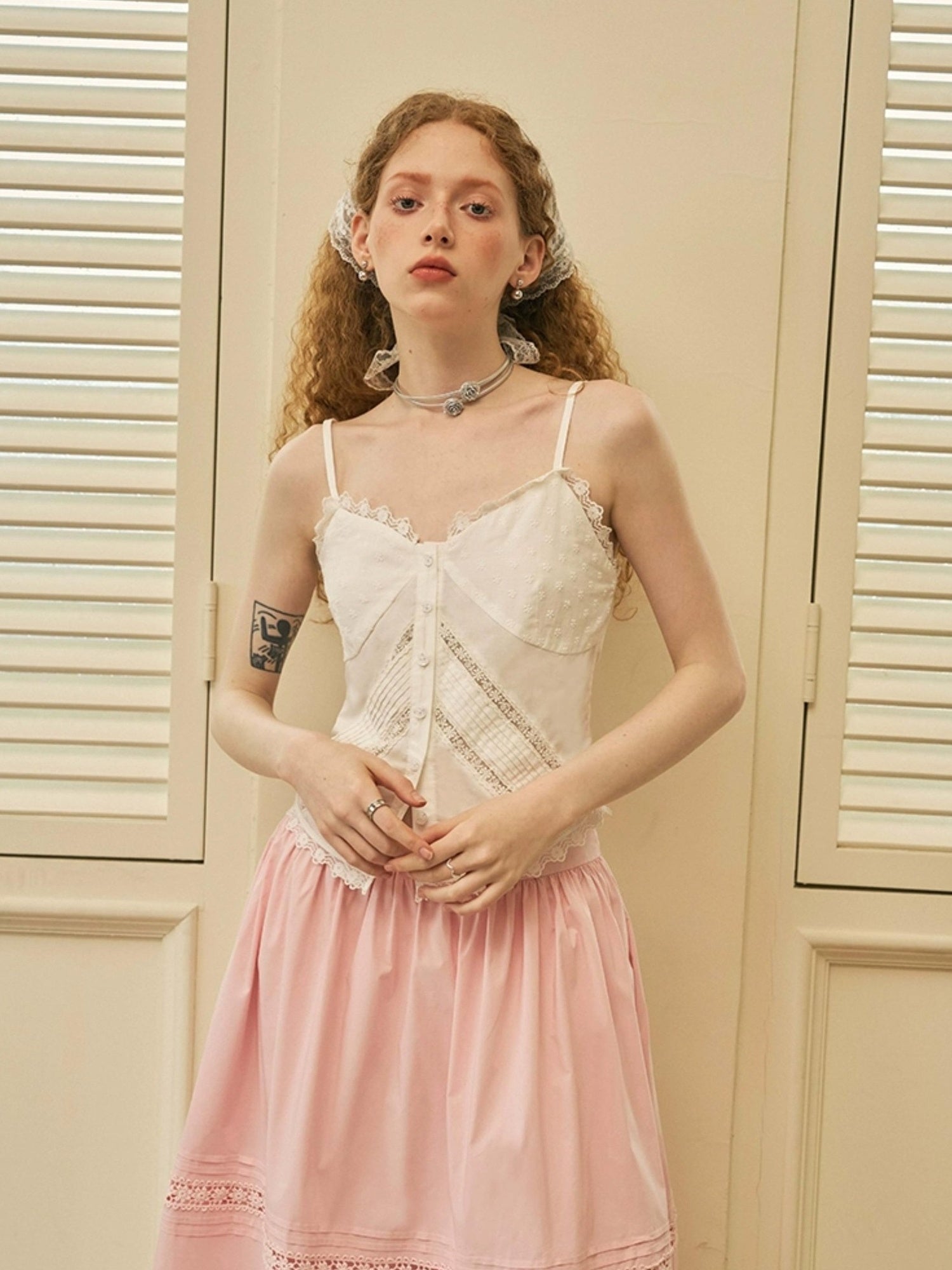 DIDDI MODA Lace Trimmed Cotton V Neck Cami Top