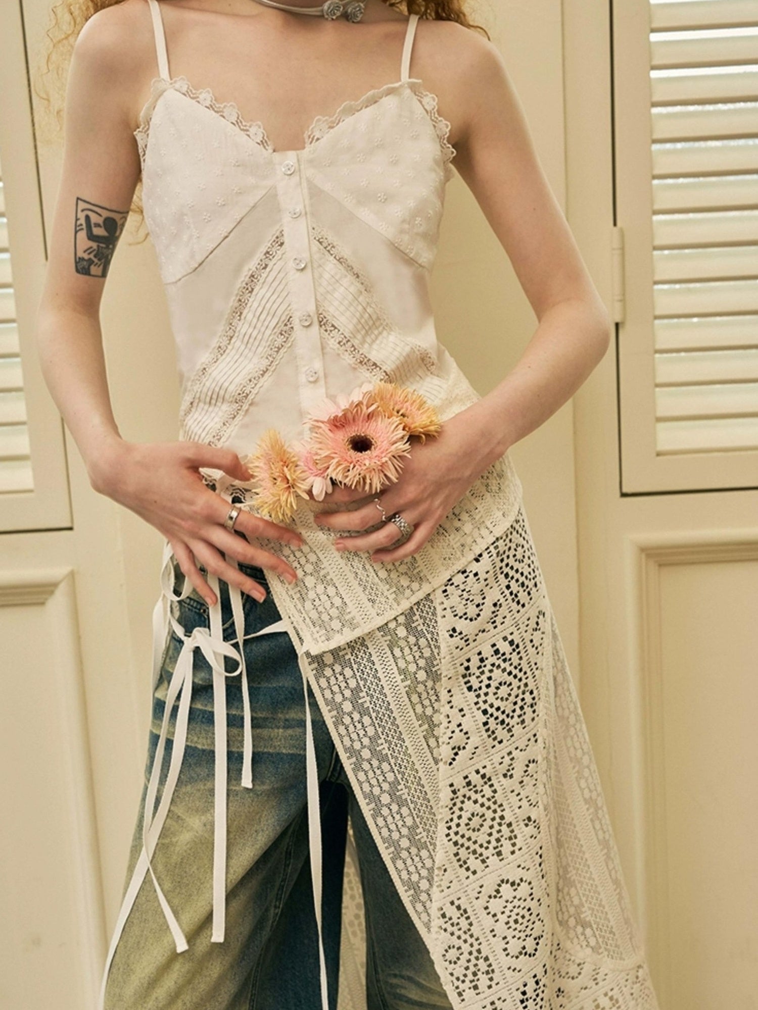 DIDDI MODA Lace Trimmed Cotton V Neck Cami Top