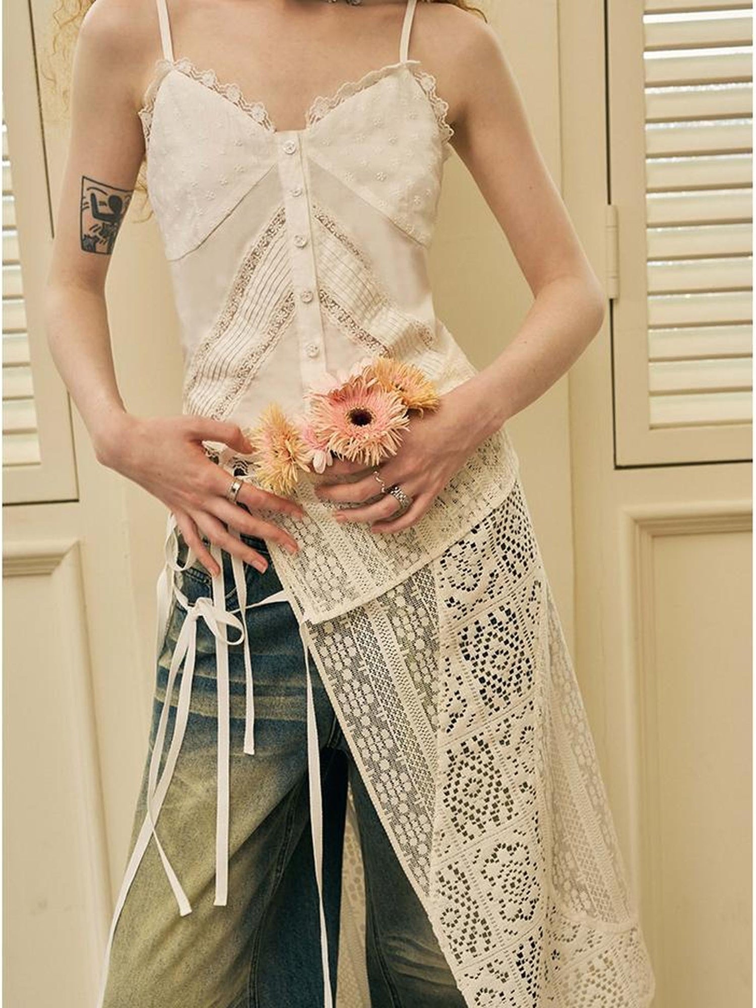 DIDDI MODA Lace Trimmed Cotton V Neck Cami Top