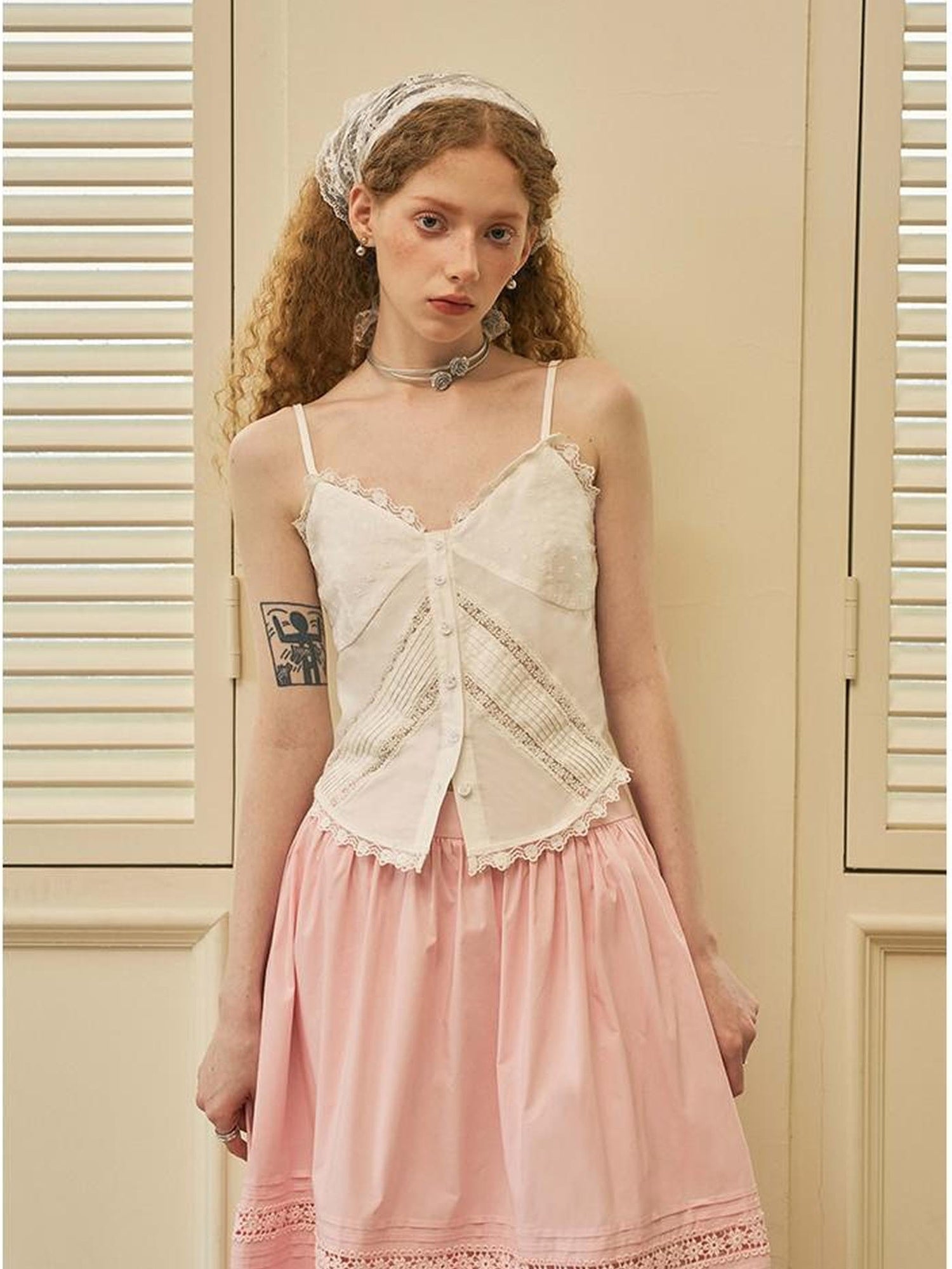 DIDDI MODA Lace Trimmed Cotton V Neck Cami Top