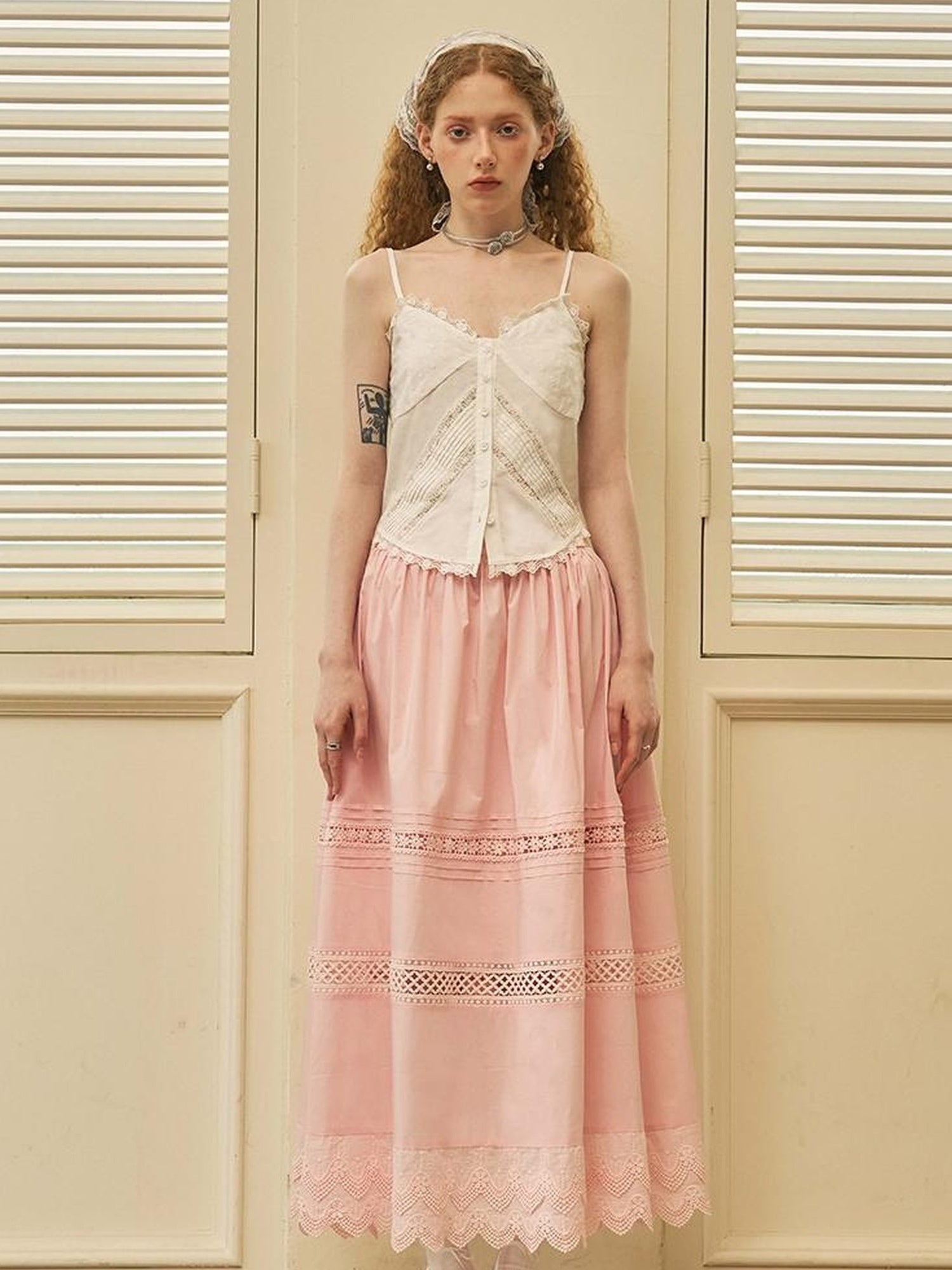 DIDDI MODA Lace Trimmed Cotton V Neck Cami Top