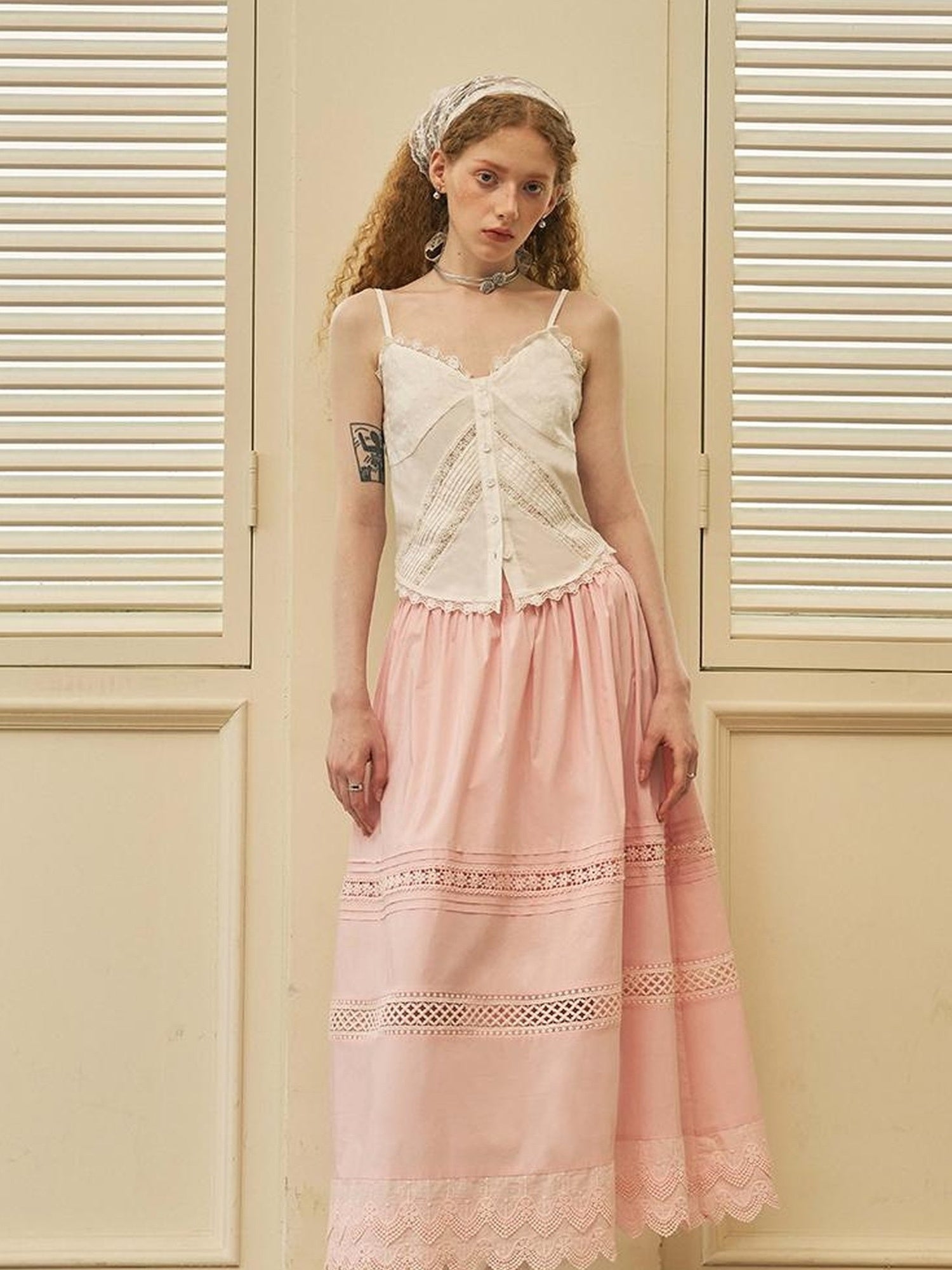 DIDDI MODA Lace Trimmed Cotton V Neck Cami Top