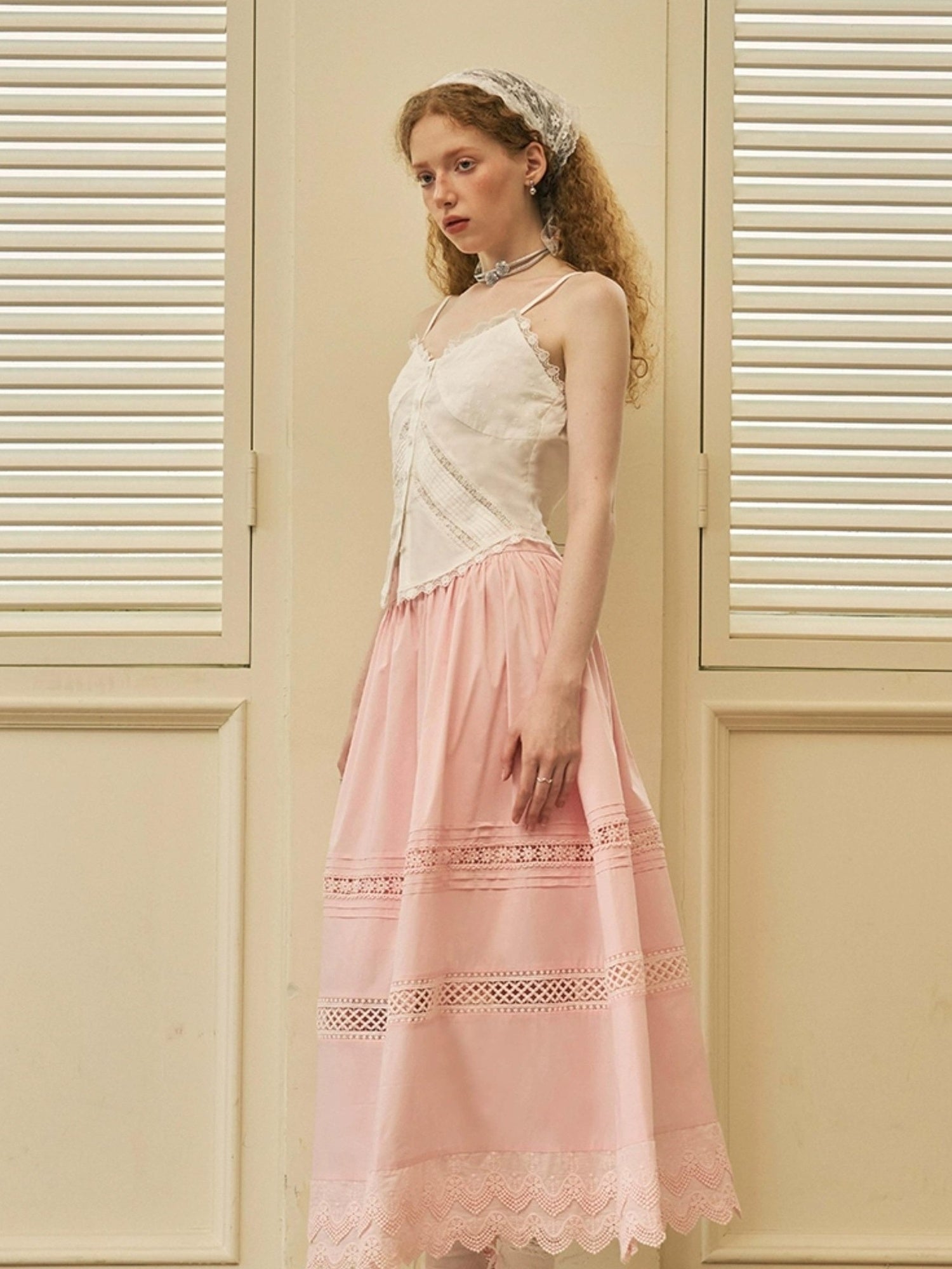 DIDDI MODA Lace Trimmed Cotton V Neck Cami Top