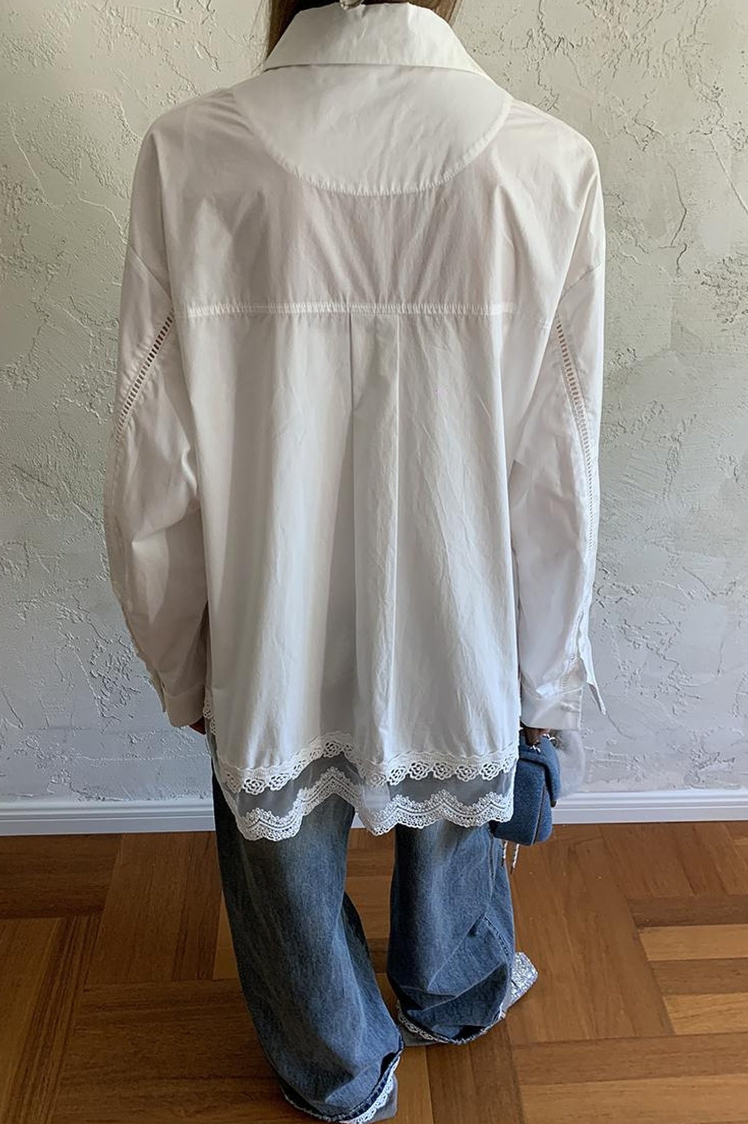 DIDDI MODA Lace Trimmed Relaxed Cotton Shirt With Floral Hem Detail