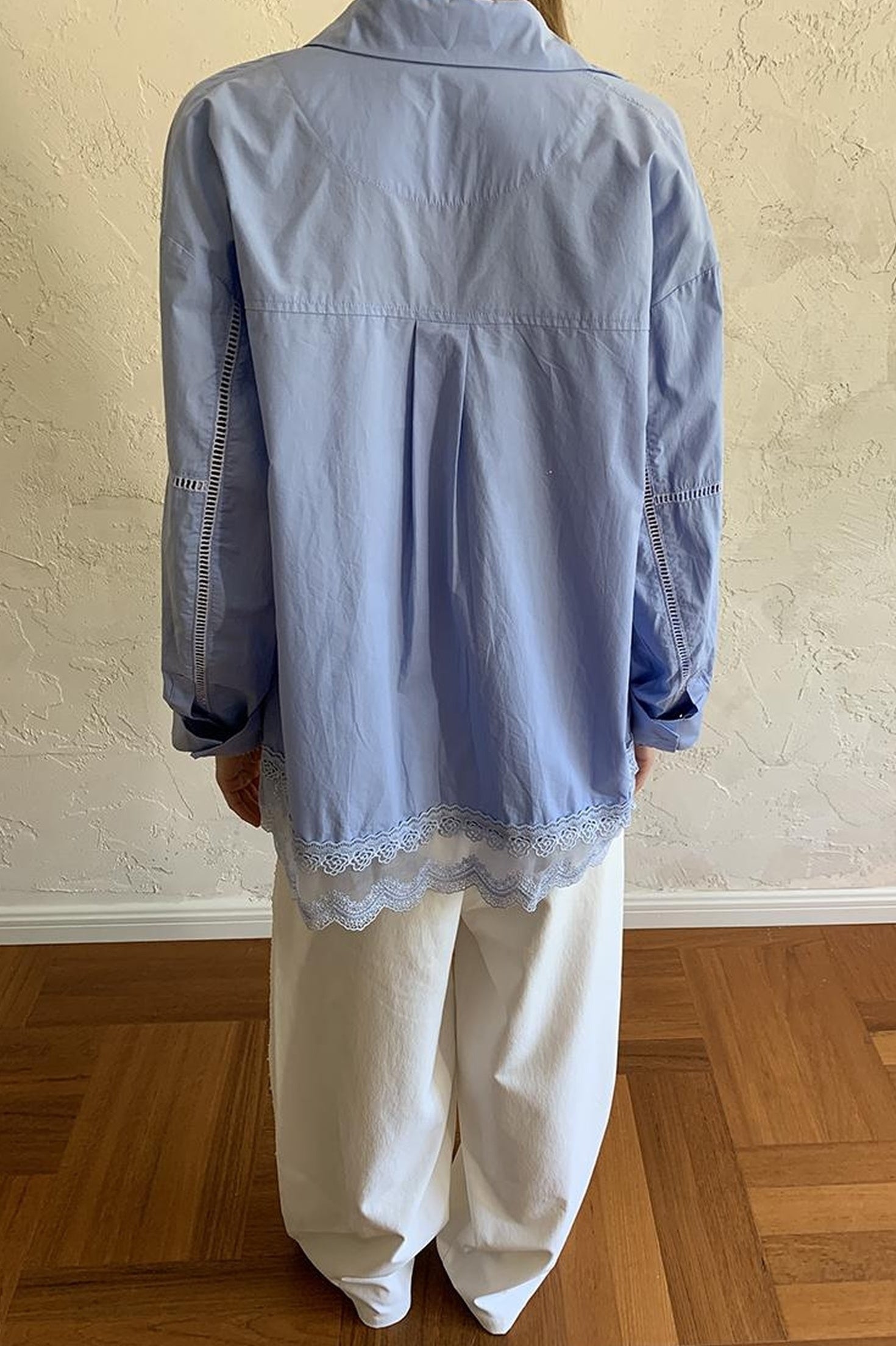 DIDDI MODA Lace Trimmed Relaxed Cotton Shirt With Floral Hem Detail