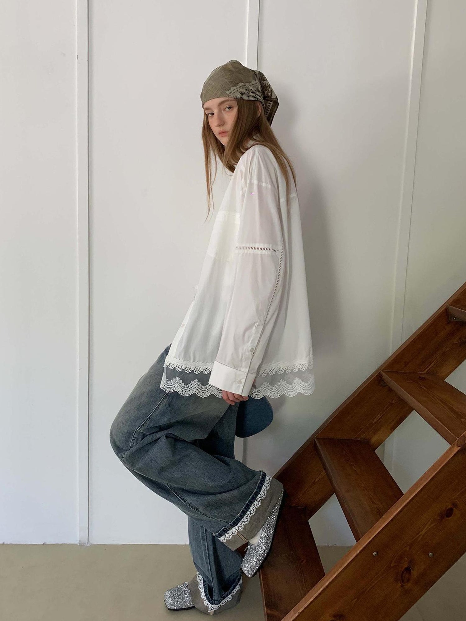 DIDDI MODA Lace Trimmed Relaxed Cotton Shirt With Floral Hem Detail