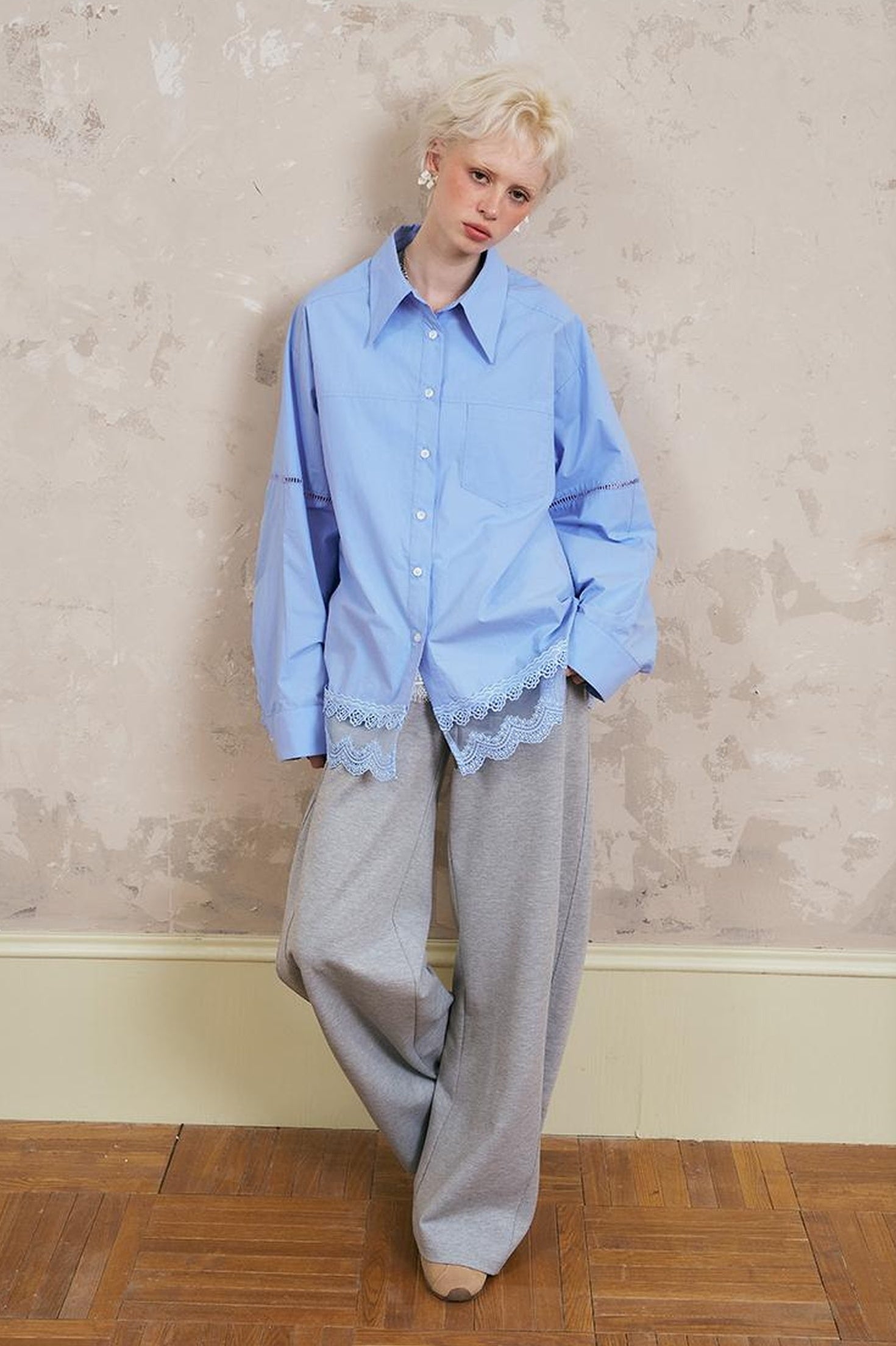 DIDDI MODA Lace Trimmed Relaxed Cotton Shirt With Floral Hem Detail