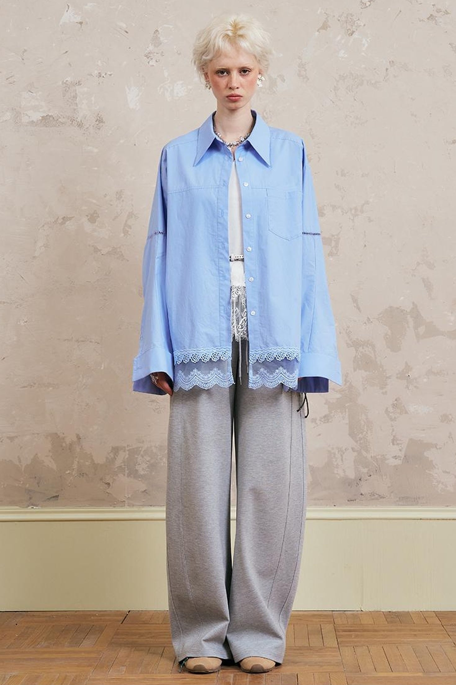 DIDDI MODA Lace Trimmed Relaxed Cotton Shirt With Floral Hem Detail