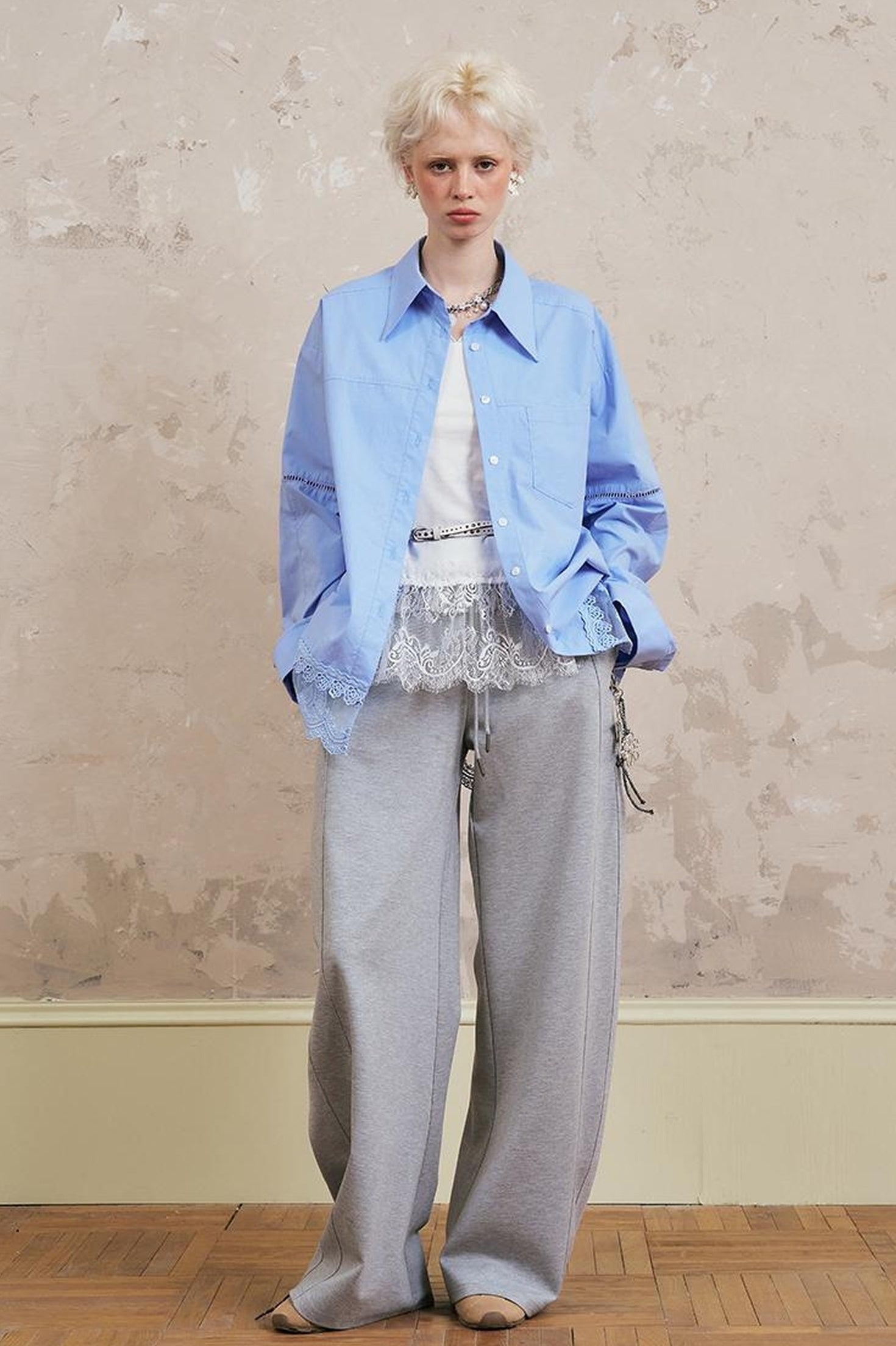 DIDDI MODA Lace Trimmed Relaxed Cotton Shirt With Floral Hem Detail