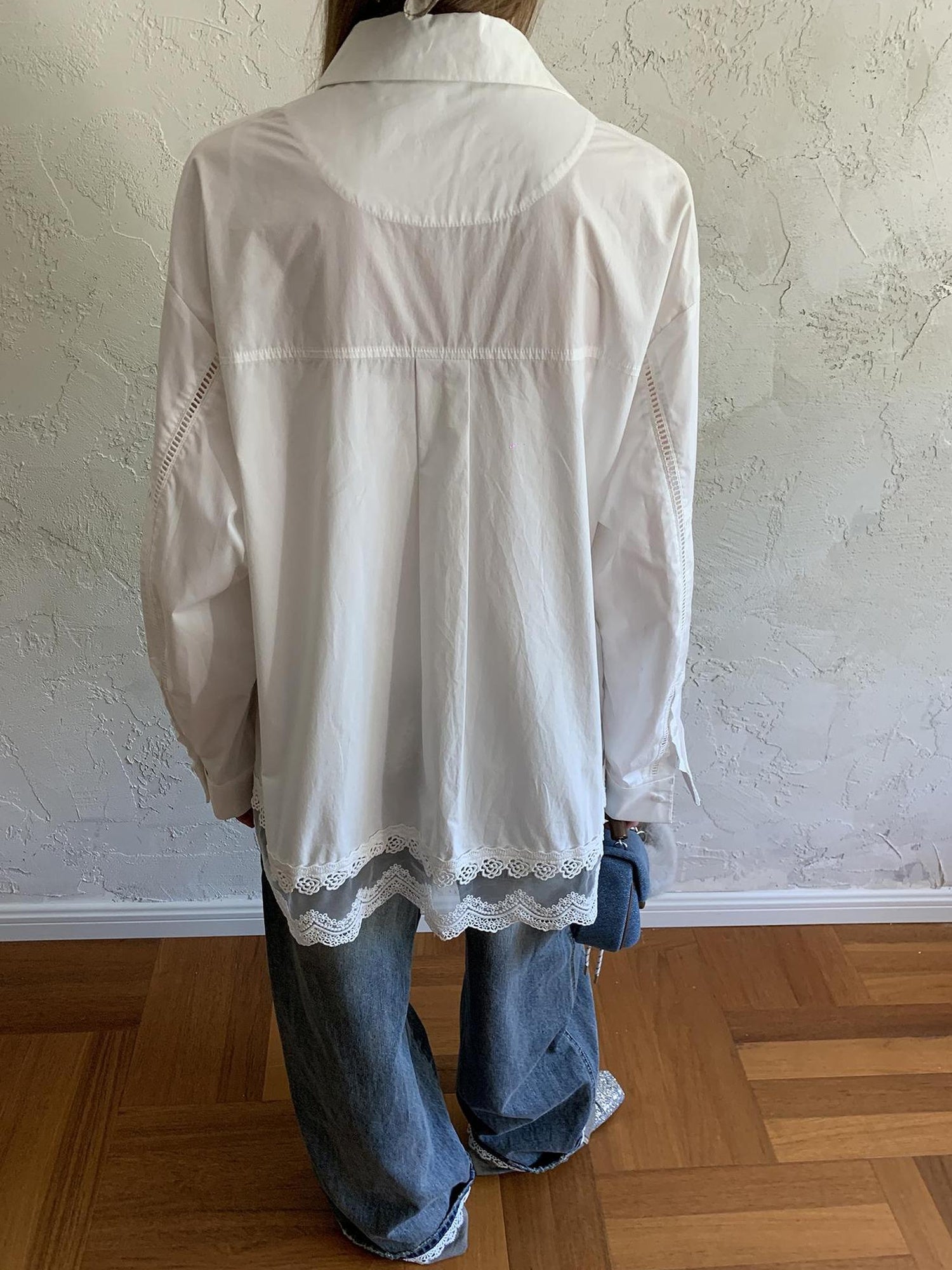 DIDDI MODA Lace Trimmed Relaxed Cotton Shirt With Floral Hem Detail