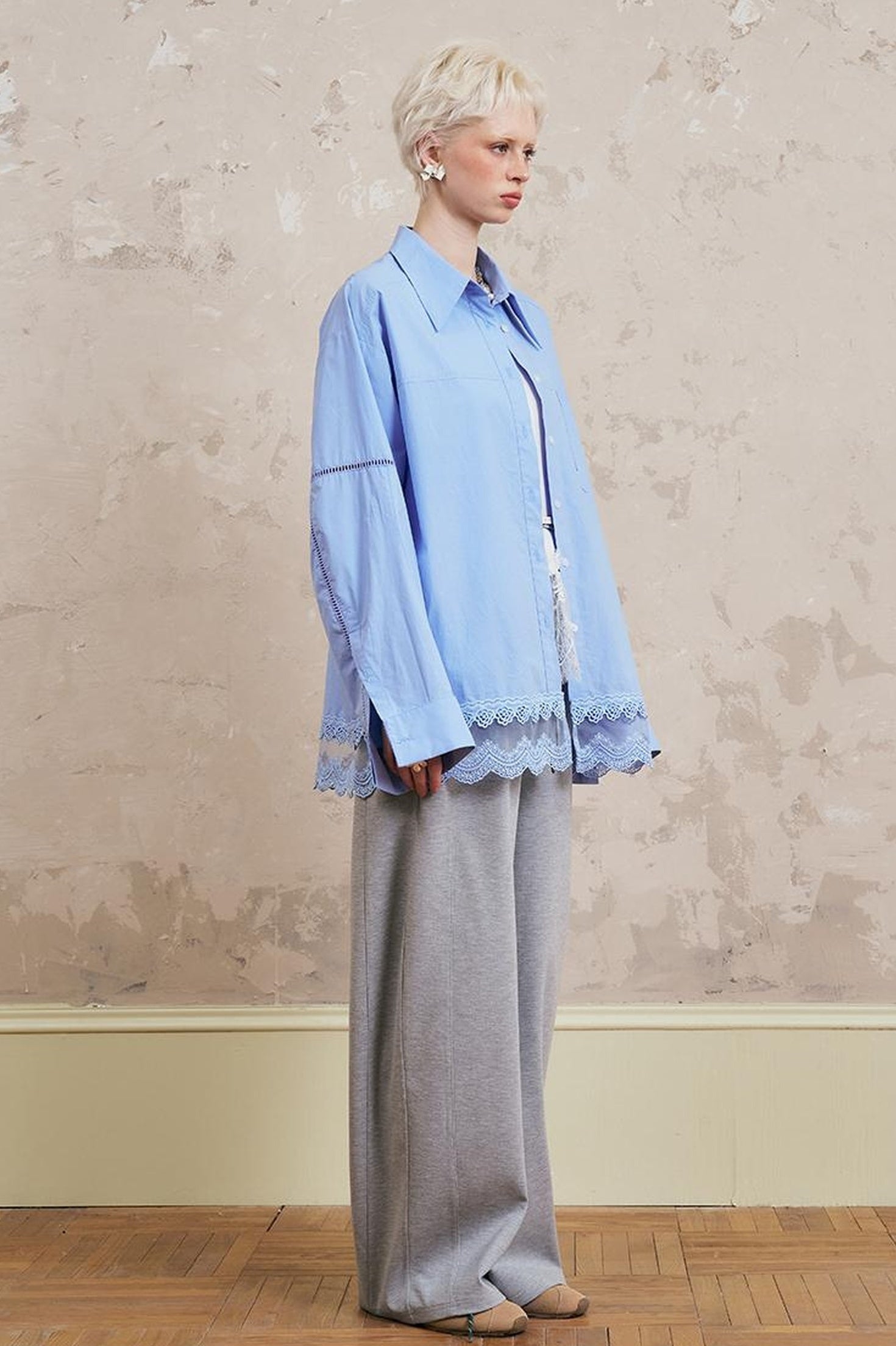 DIDDI MODA Lace Trimmed Relaxed Cotton Shirt With Floral Hem Detail