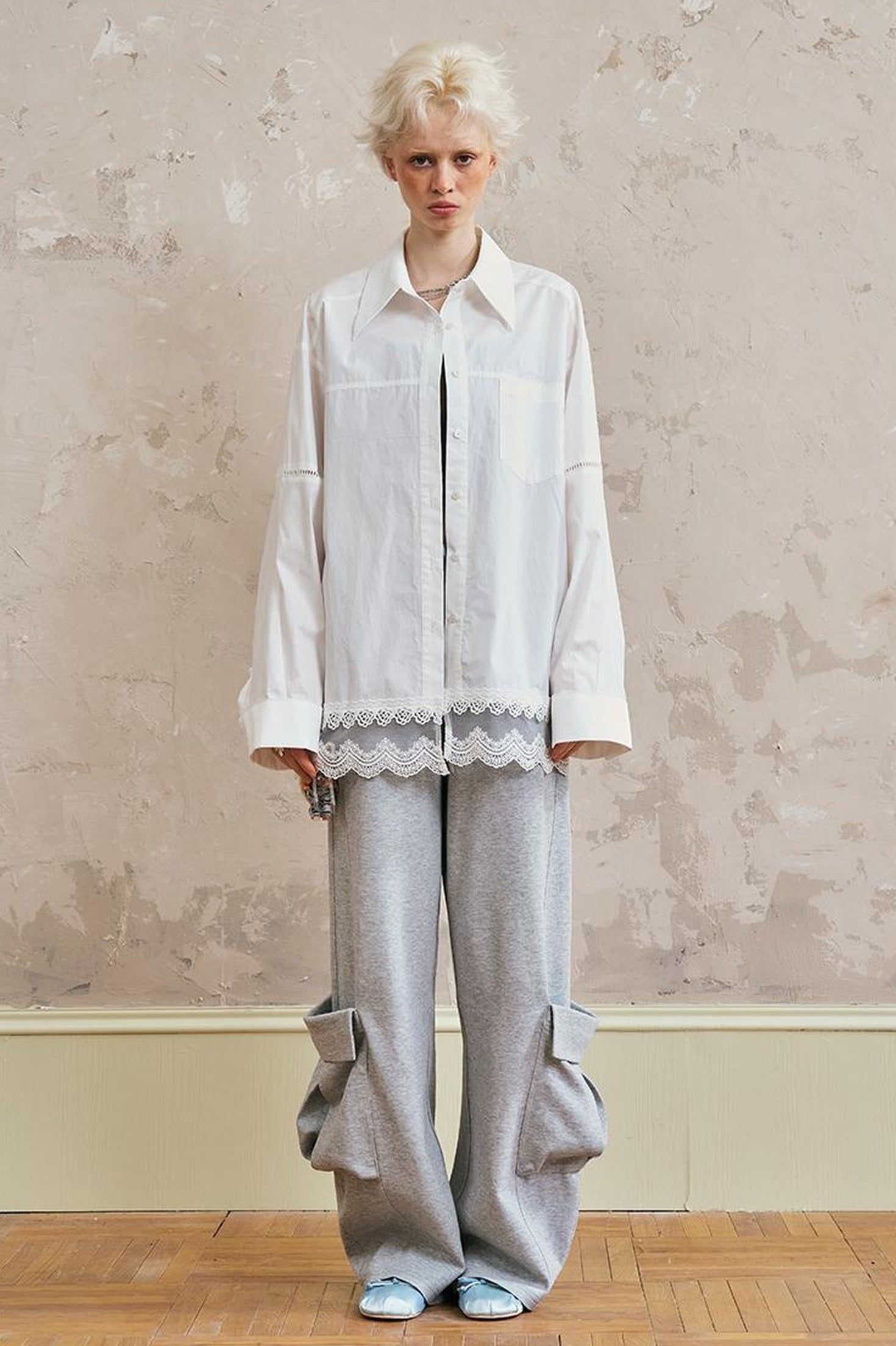 DIDDI MODA Lace Trimmed Relaxed Cotton Shirt With Floral Hem Detail