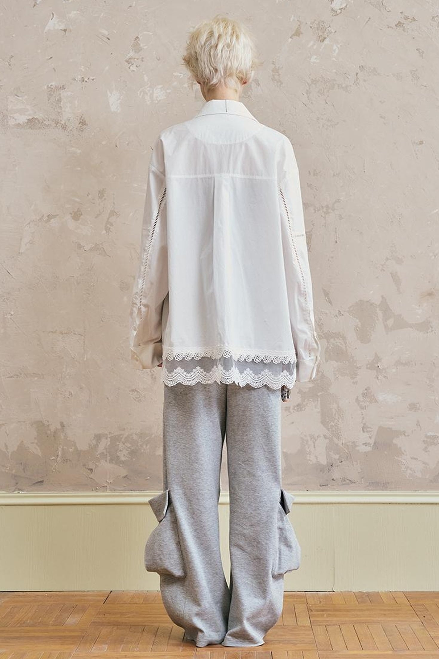 DIDDI MODA Lace Trimmed Relaxed Cotton Shirt With Floral Hem Detail