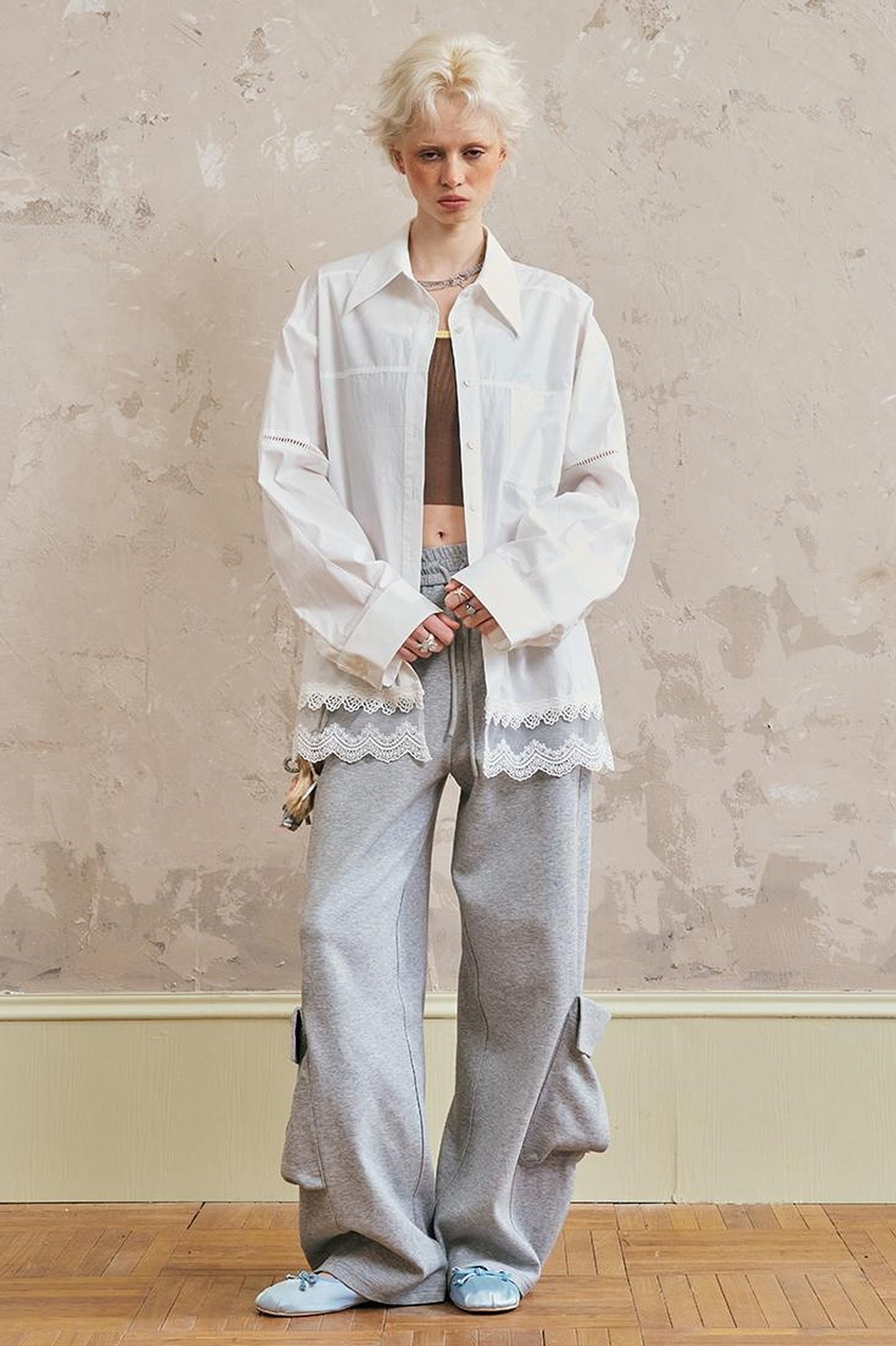 DIDDI MODA Lace Trimmed Relaxed Cotton Shirt With Floral Hem Detail