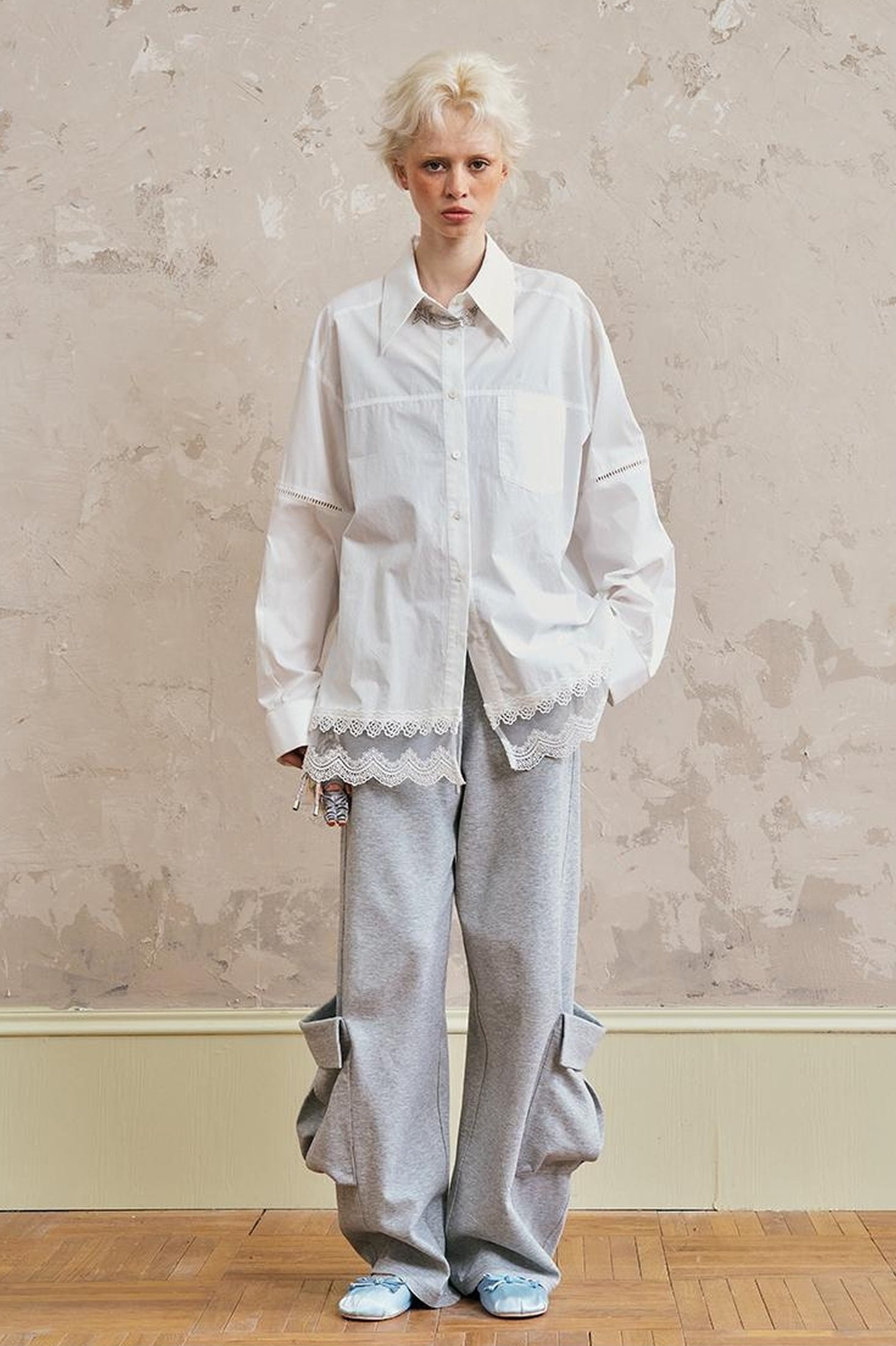 DIDDI MODA Lace Trimmed Relaxed Cotton Shirt With Floral Hem Detail