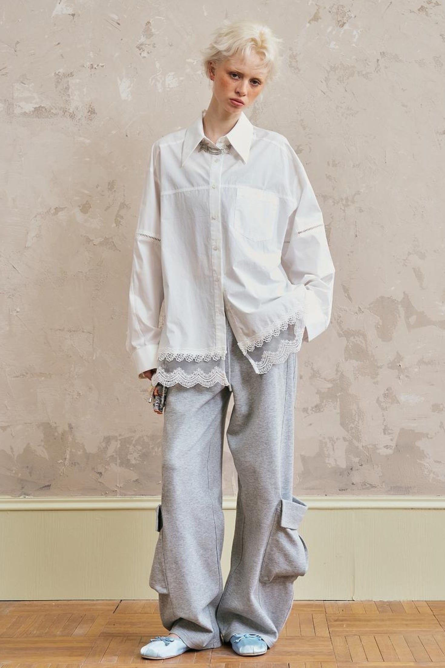 DIDDI MODA Lace Trimmed Relaxed Cotton Shirt With Floral Hem Detail