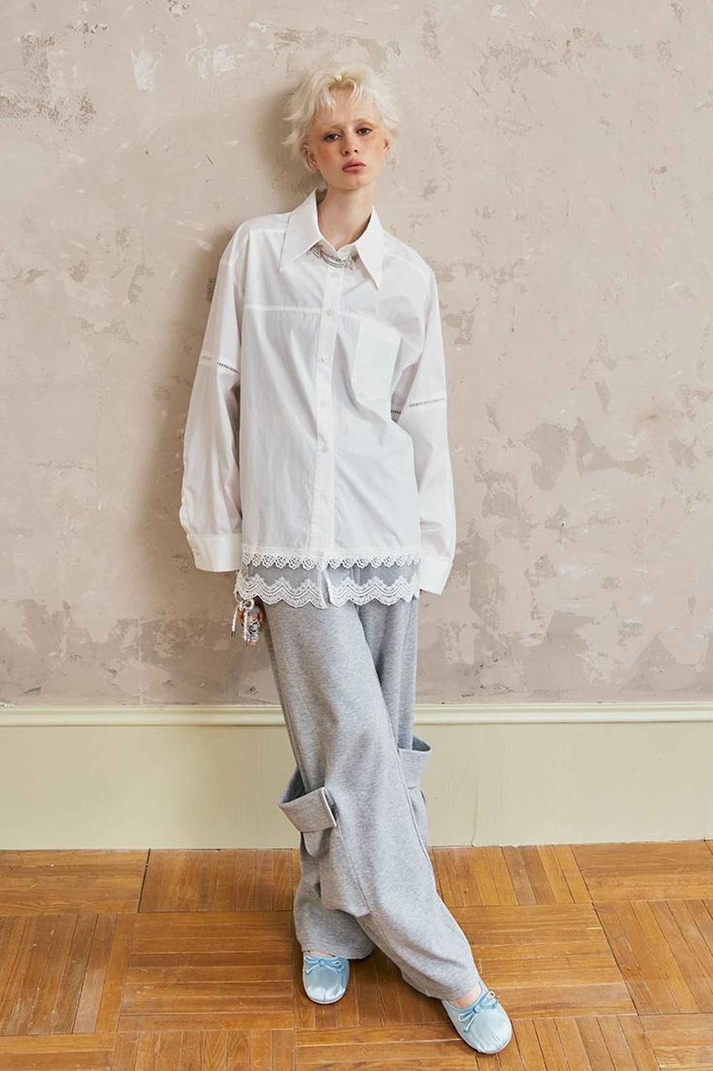 DIDDI MODA Lace Trimmed Relaxed Cotton Shirt With Floral Hem Detail