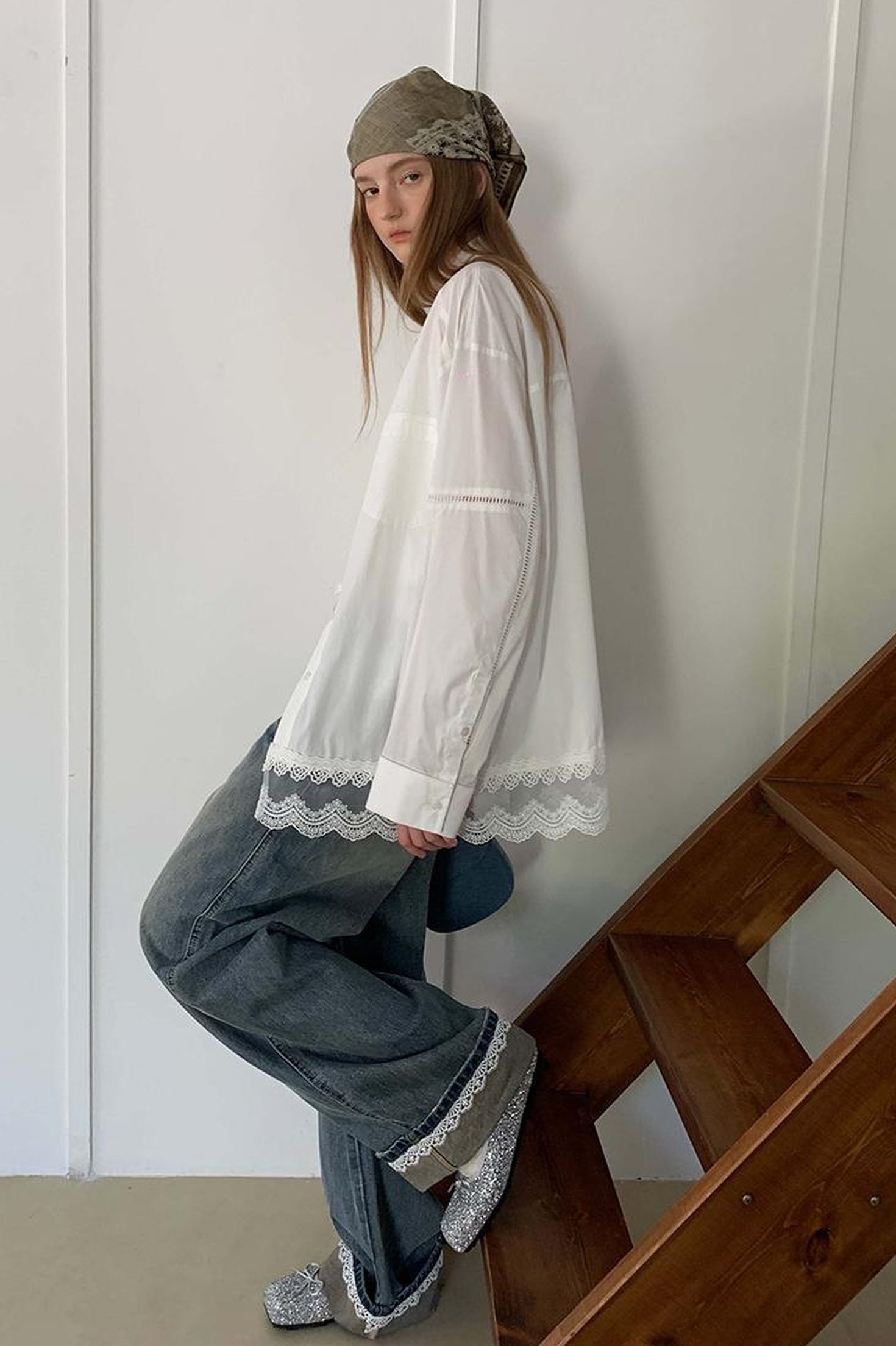 DIDDI MODA Lace Trimmed Relaxed Cotton Shirt With Floral Hem Detail