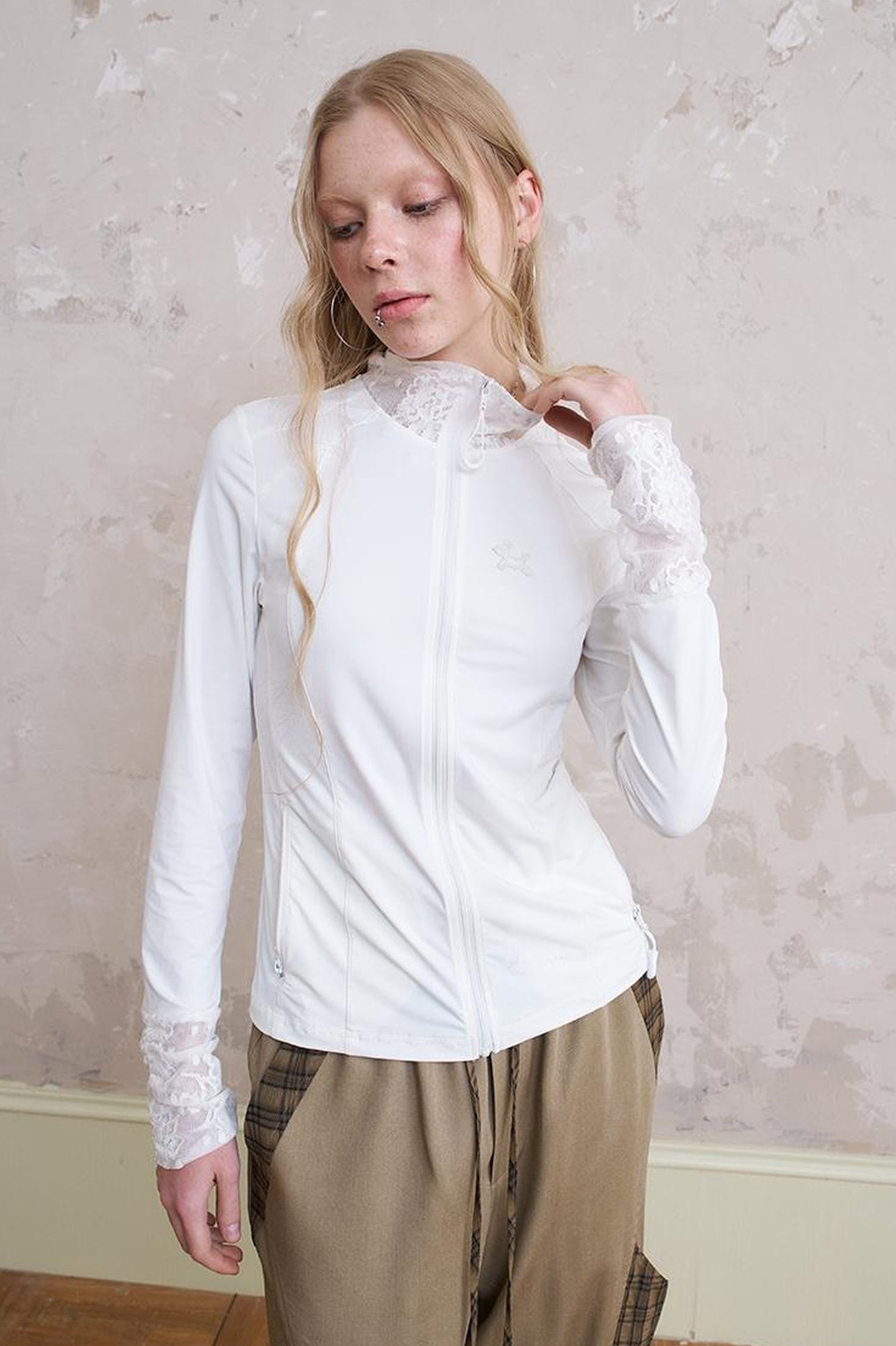 DIDDI MODA Layered Puppy Embroidery Lace Sunshirt