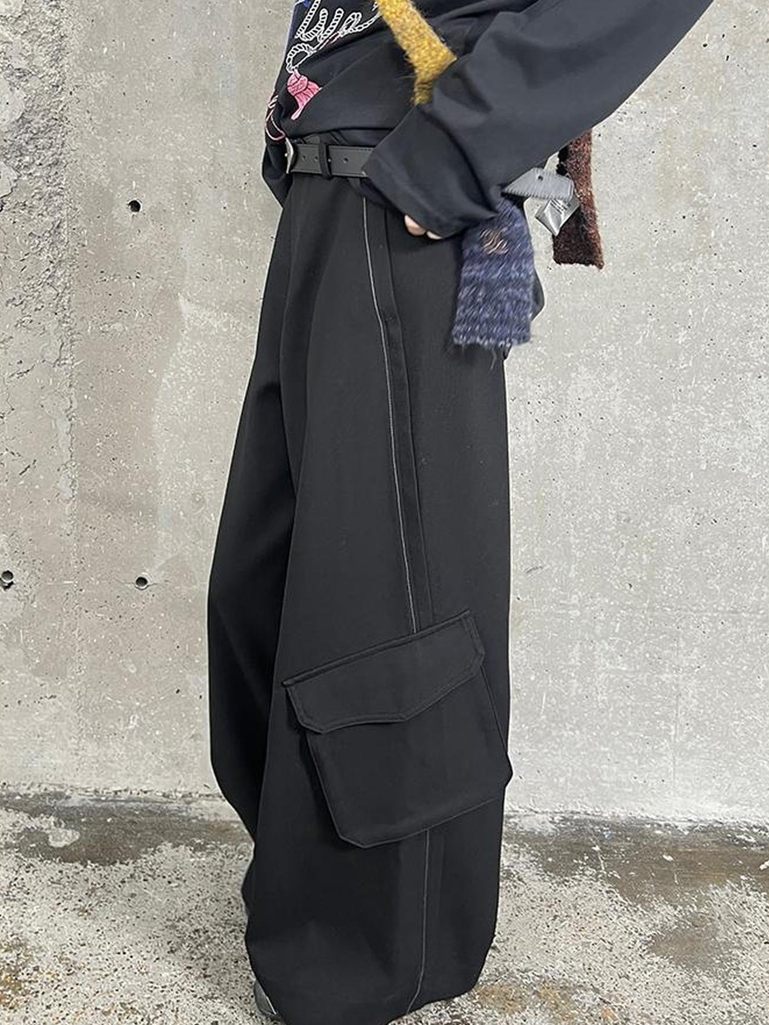 DIDDI MODA Loose Fit Pleated Wide Leg Cargo Trousers With Contrast Stitching