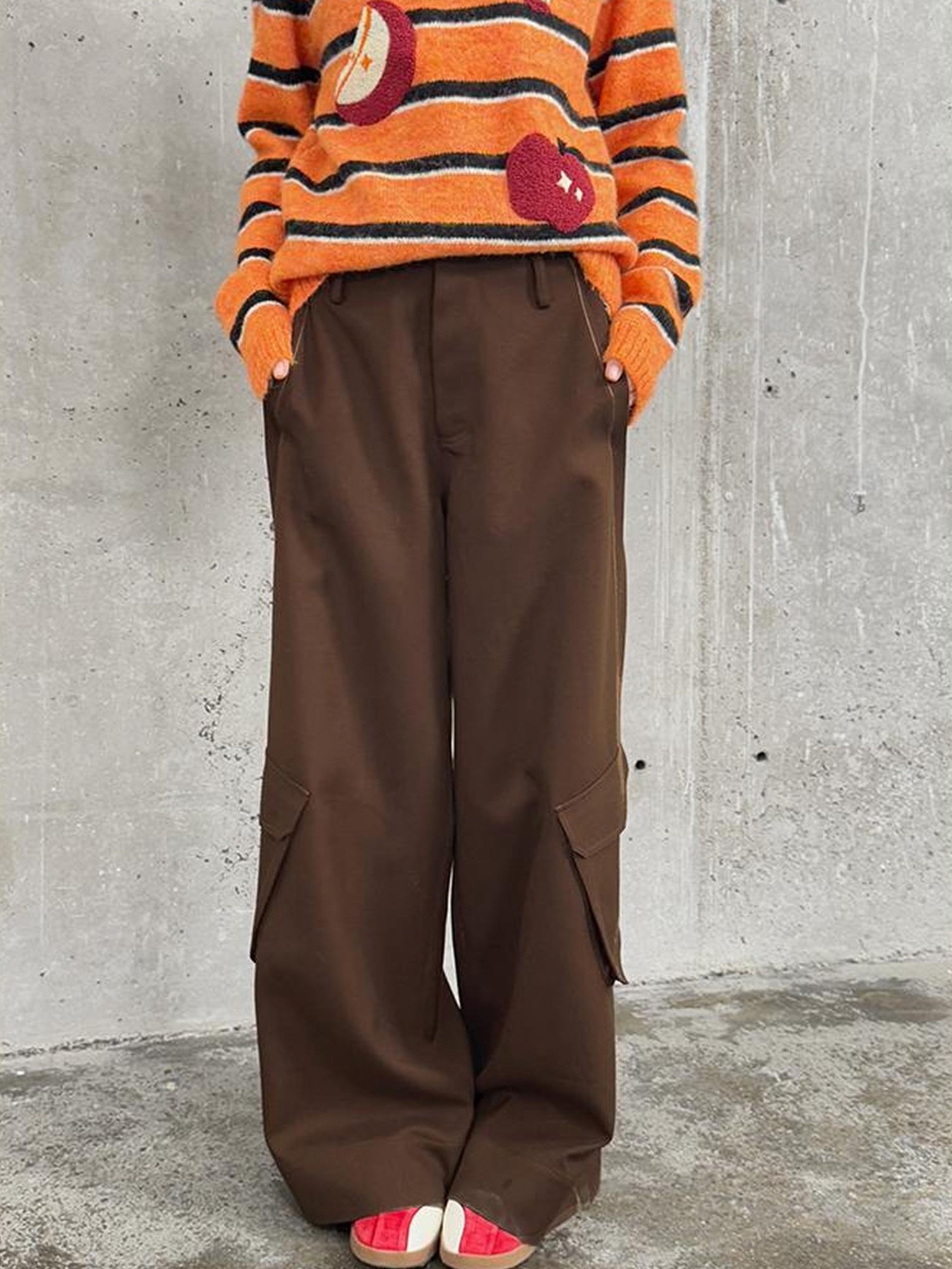 DIDDI MODA Loose Fit Pleated Wide Leg Cargo Trousers With Contrast Stitching