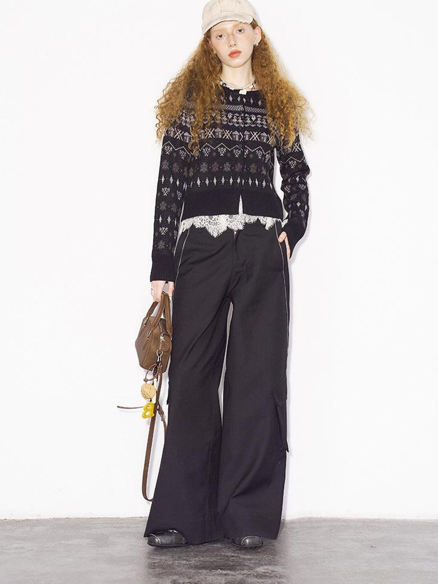 DIDDI MODA Loose Fit Pleated Wide Leg Cargo Trousers With Contrast Stitching