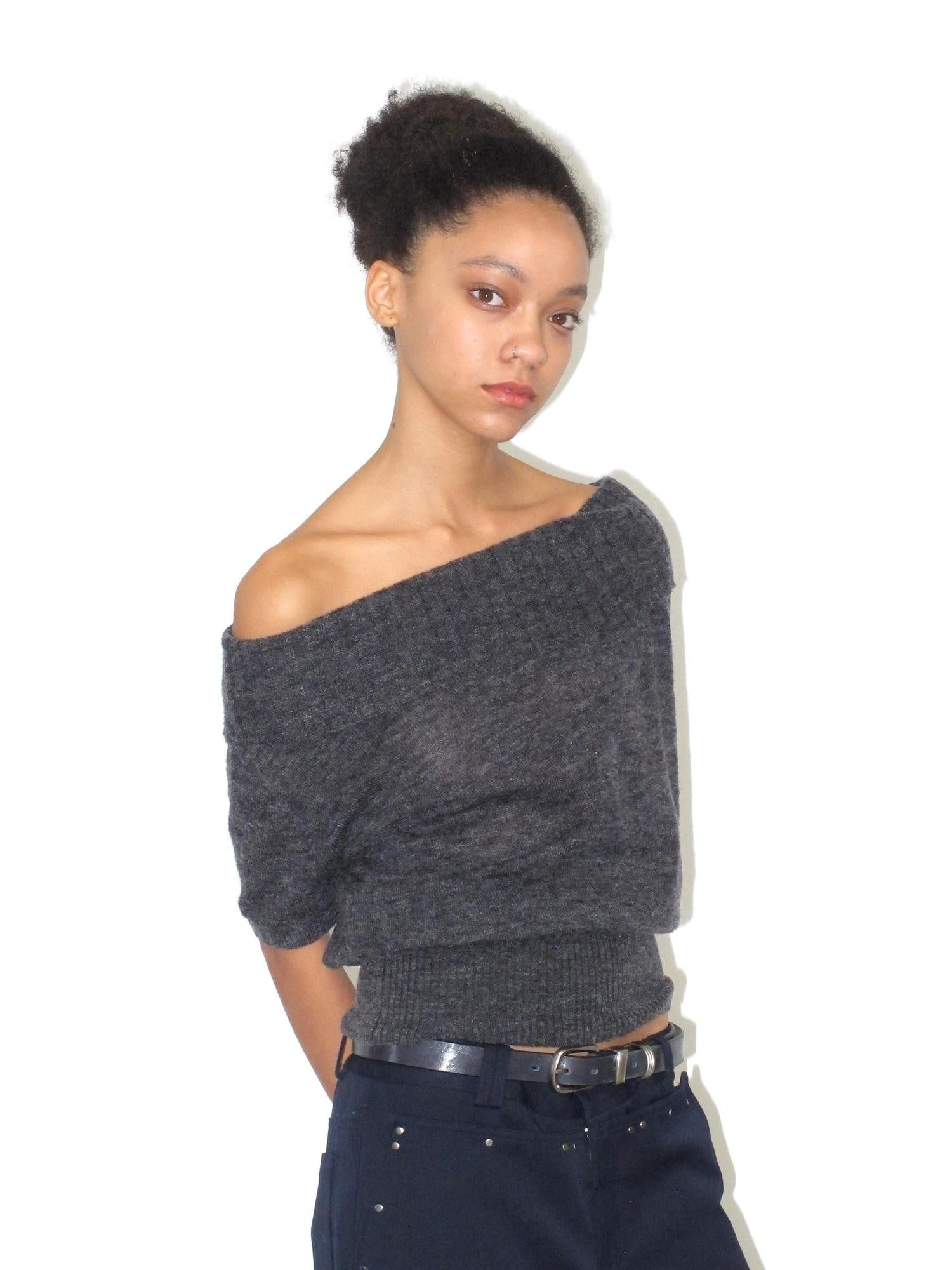 Mito de dar Soft Breathable Wool Blend Relaxed Fit Stacked Slant Neck Deep Gray T-Shirt