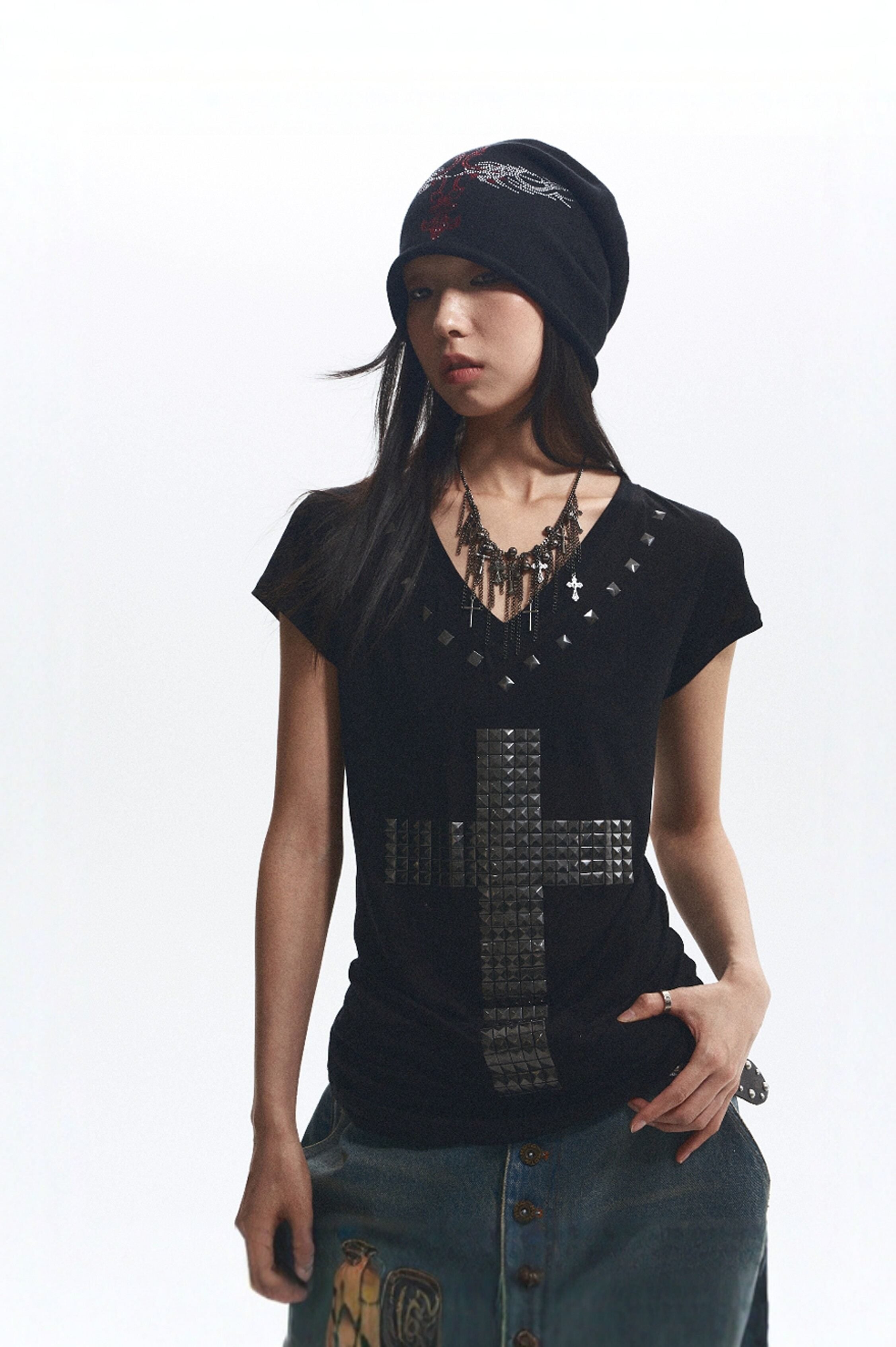 NONAME_SPACE_Loose_Fit_Cross_Rhinestone_Rivet_V-neck_Women&