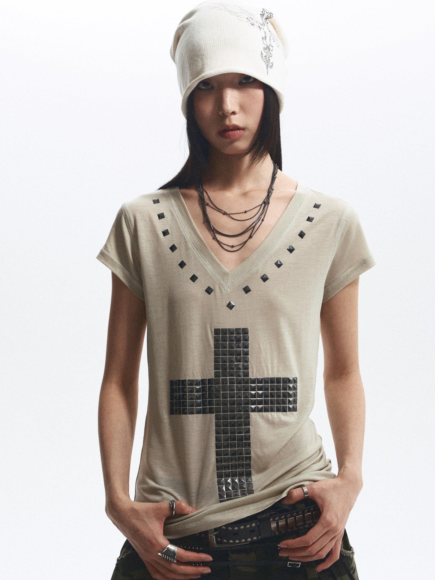 NONAME SPACE Loose Fit Cross Rhinestone Rivet V-neck Women&