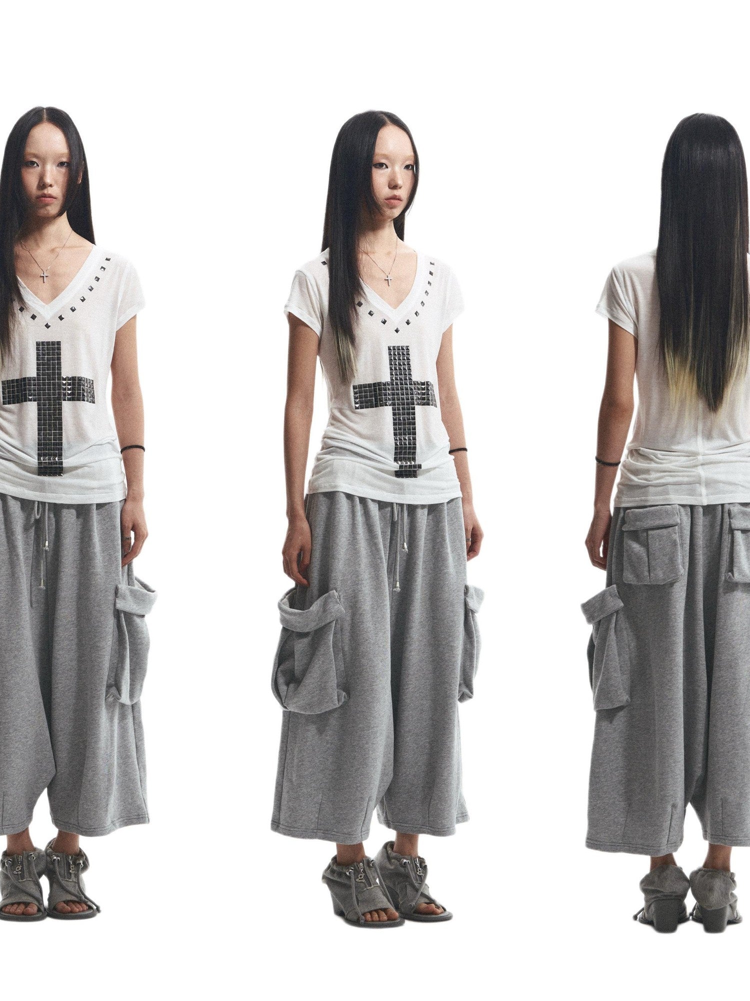 NONAME SPACE Loose Fit Cross Rhinestone Rivet V-neck Women&