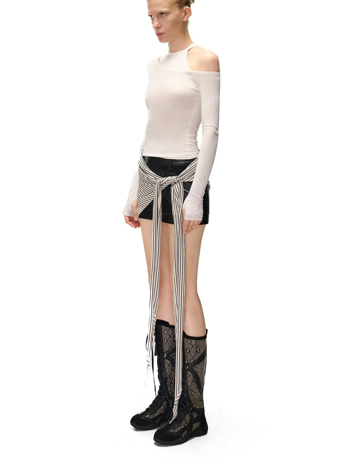 NORTH NODE Solid Color Asymmetric One Shoulder Slim Fit Cotton Women&