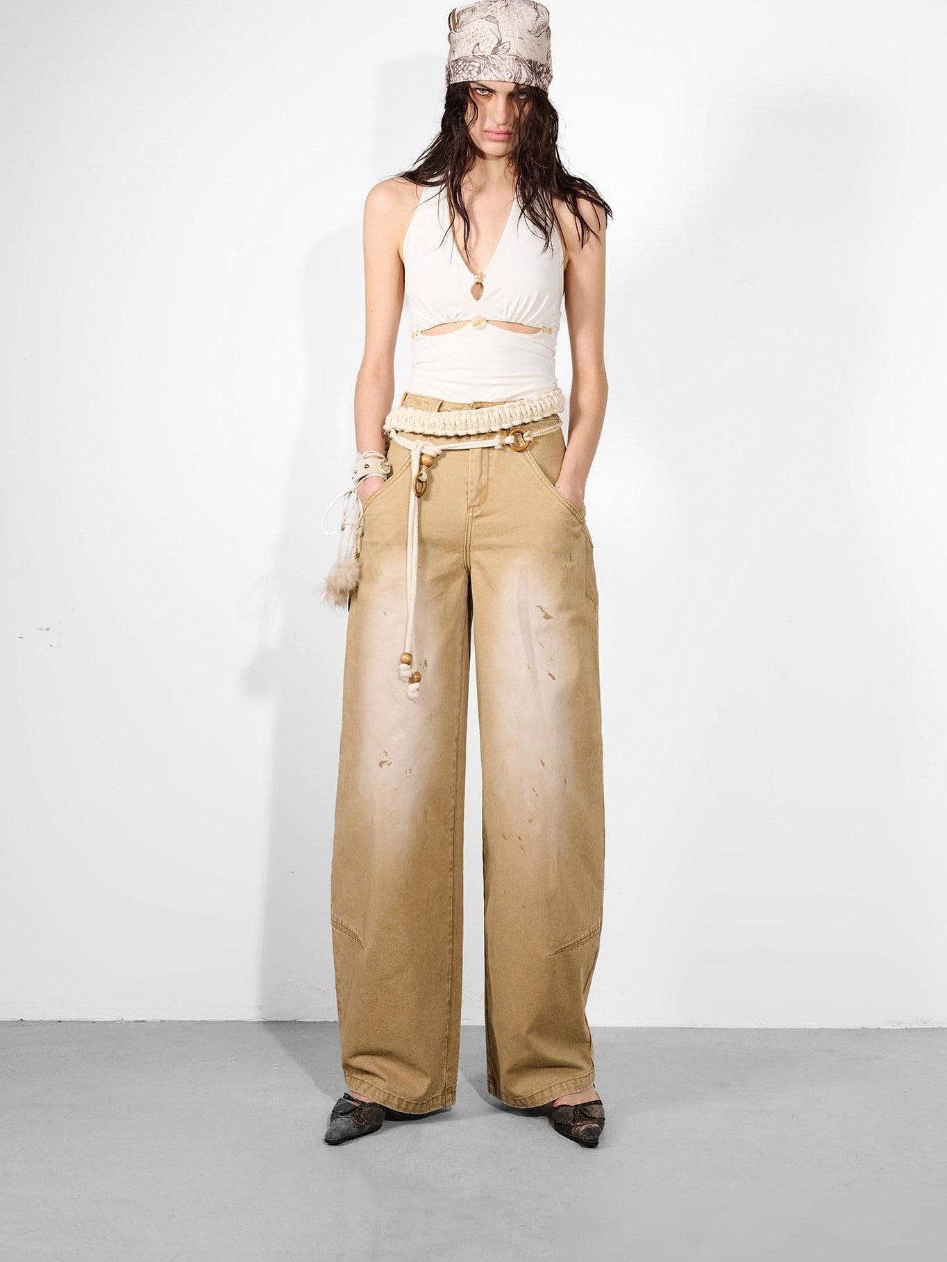 NORTH NODE Solid Cutout V-neck Slim Fit Women&