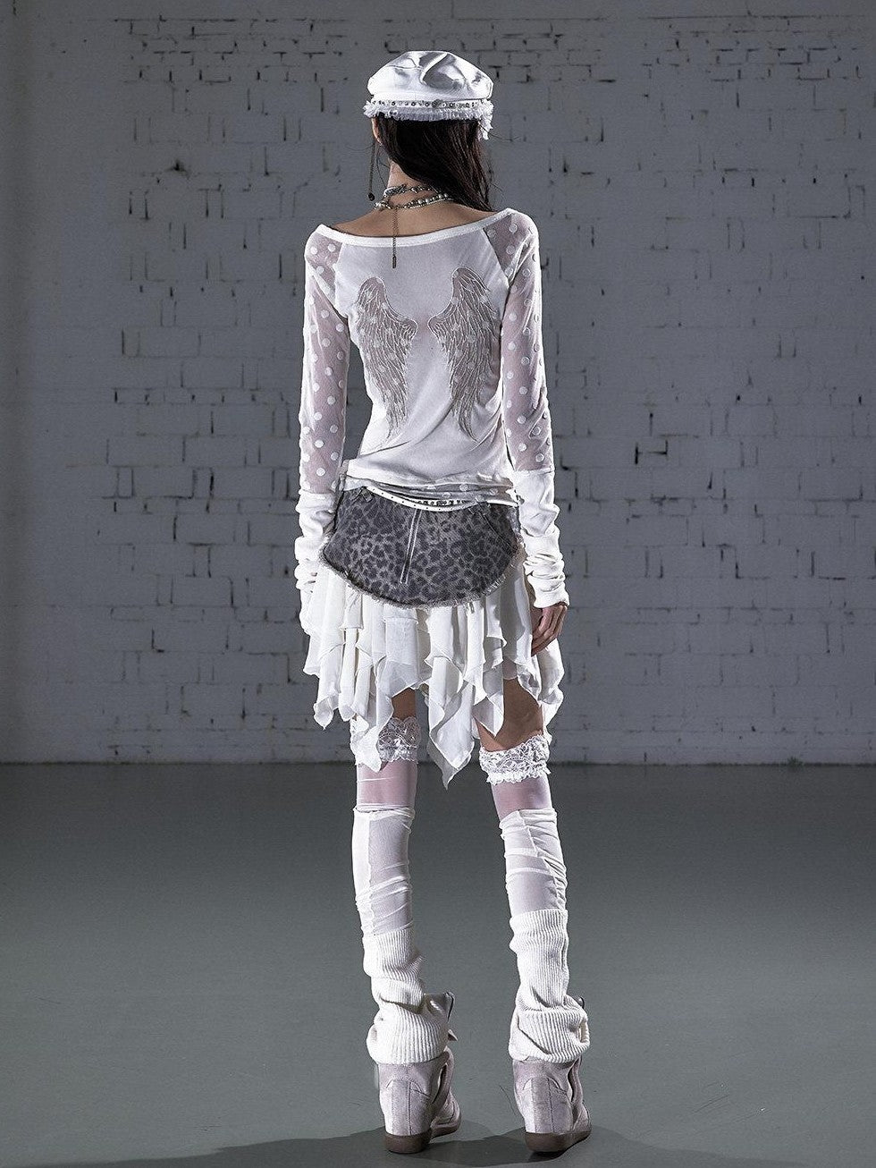 NO ROMANCE Baroque Flocked Reversible Wing Embroidered Slim Women&