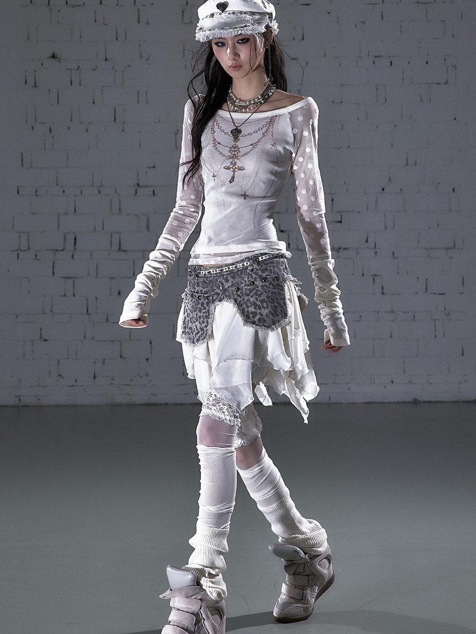 NO ROMANCE Baroque Flocked Reversible Wing Embroidered Slim Women&